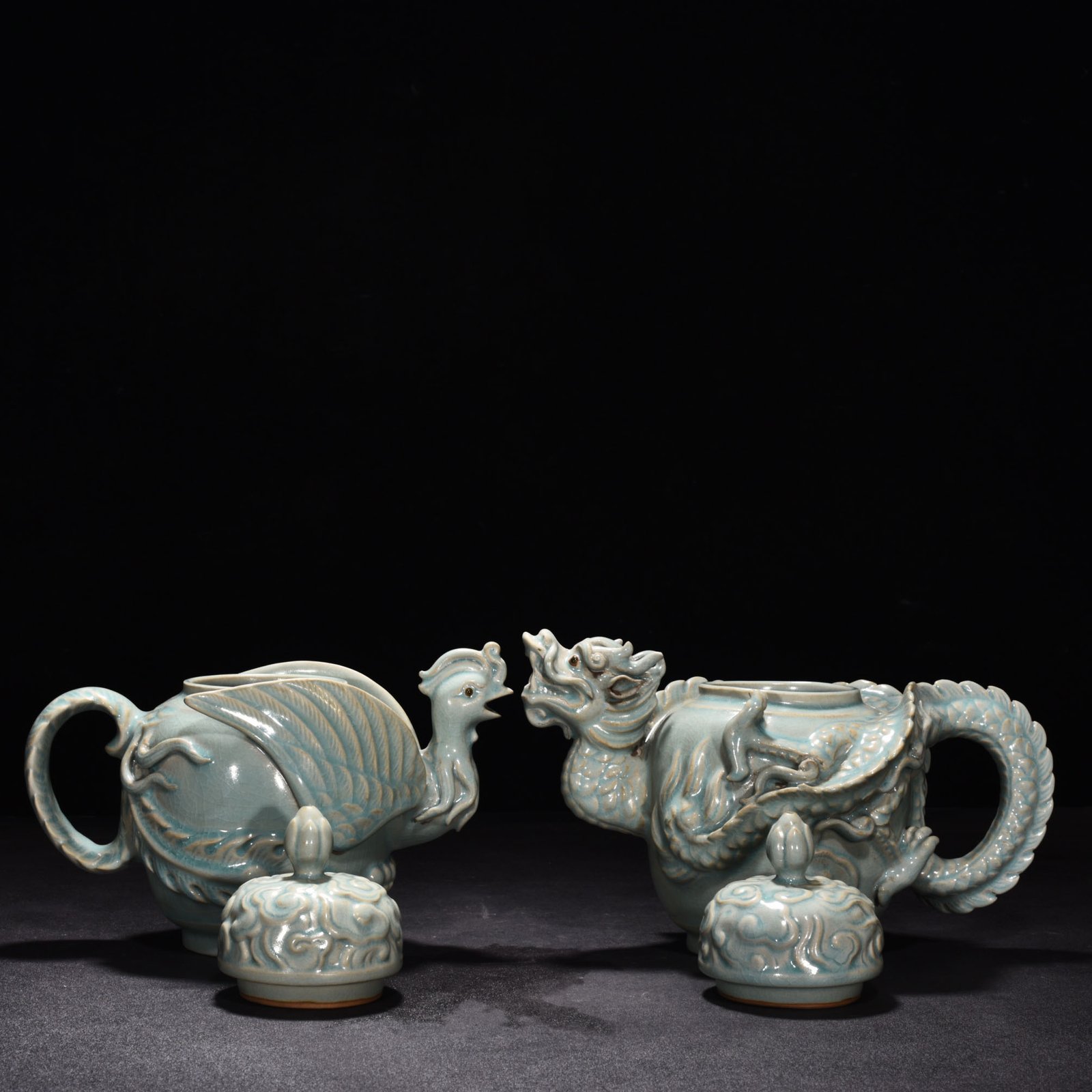 Song Dynasty Ru Kiln azure glaze pot with carved dragon and phoenix patterns
