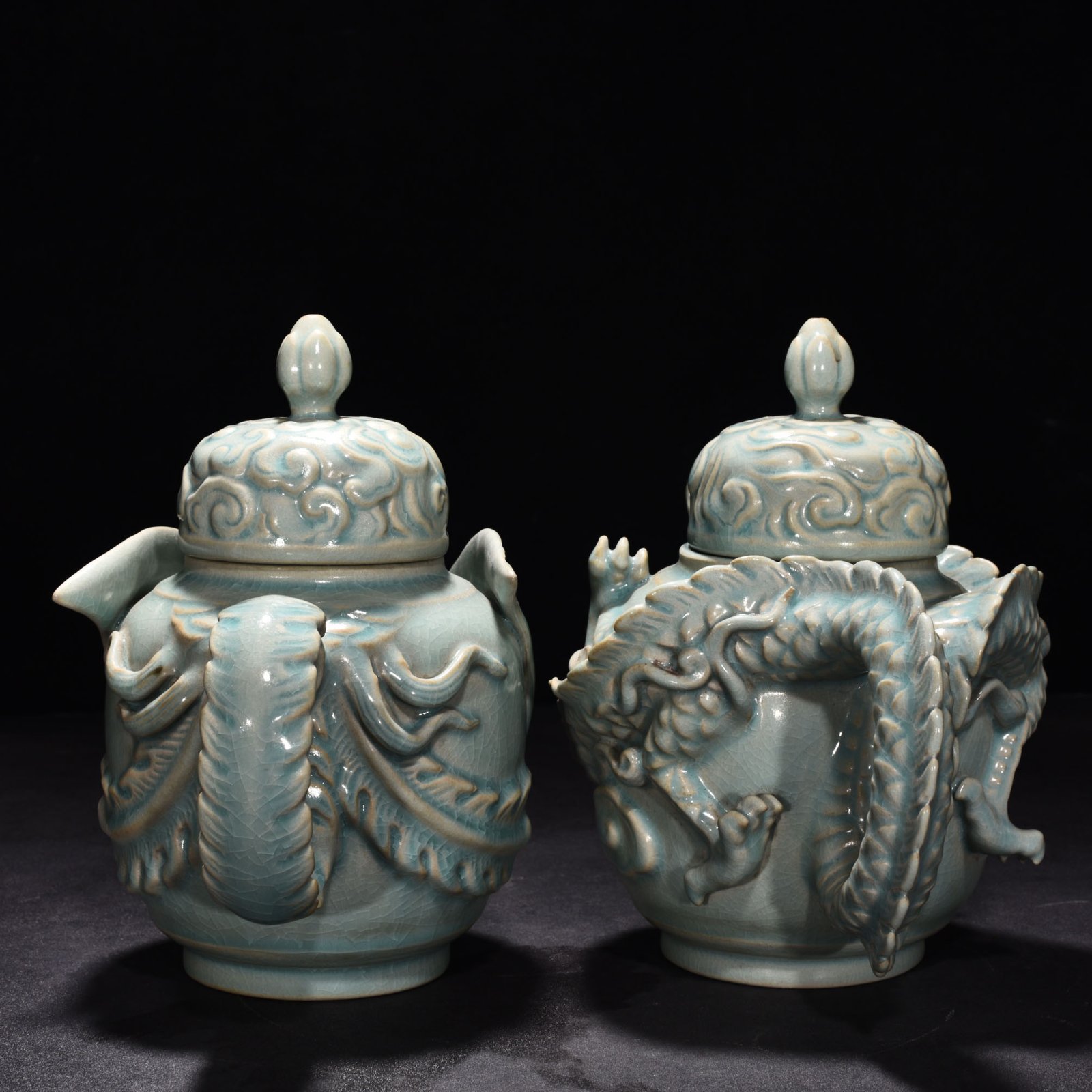 Song Dynasty Ru Kiln azure glaze pot with carved dragon and phoenix patterns