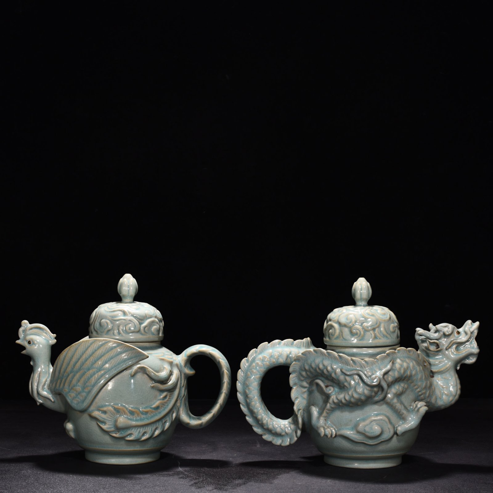 Song Dynasty Ru Kiln azure glaze pot with carved dragon and phoenix patterns