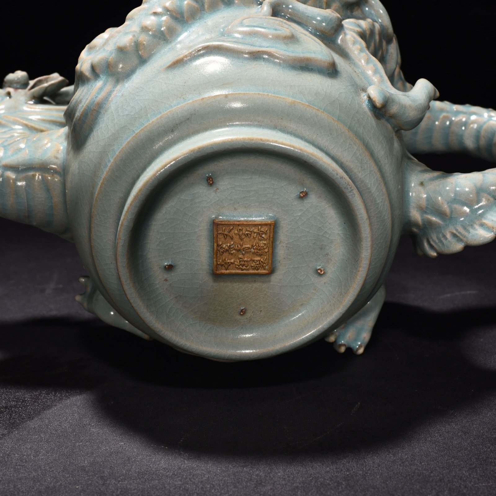 Song Dynasty Ru Kiln azure glaze pot with carved dragon and phoenix patterns