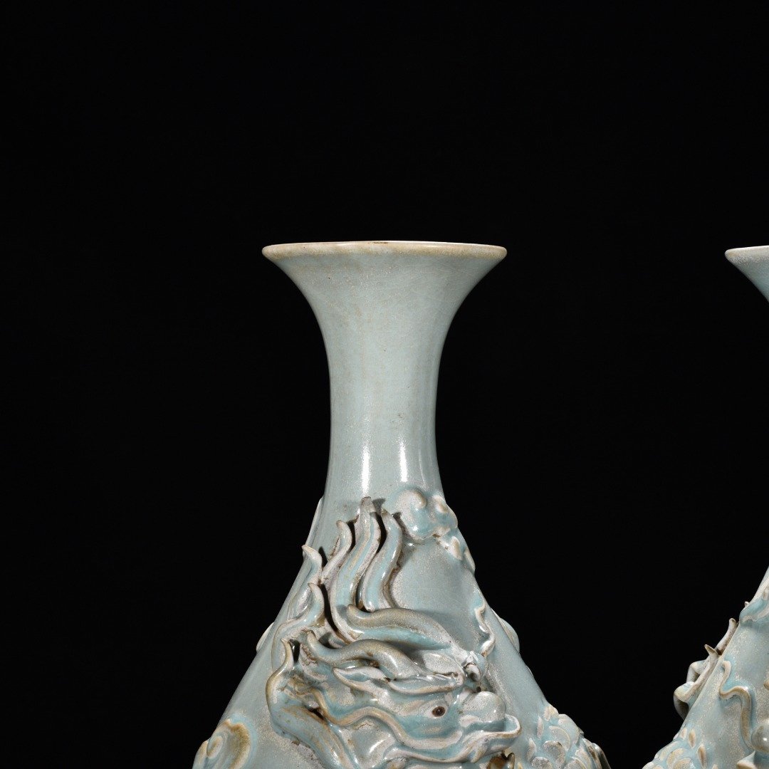 Song Dynasty Ru Kiln spring vase with azure glaze and unicorn pattern