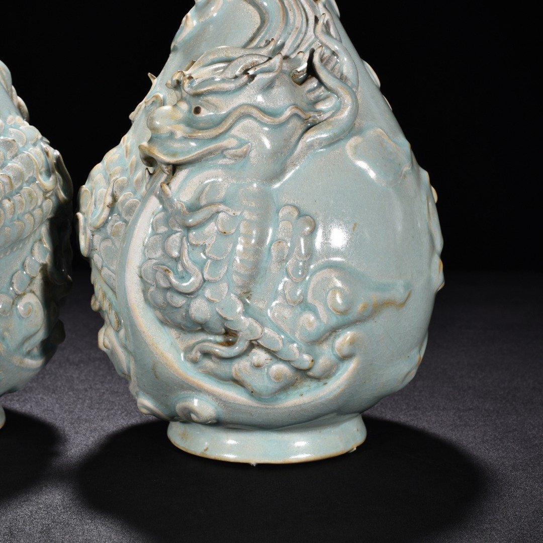 Song Dynasty Ru Kiln spring vase with azure glaze and unicorn pattern