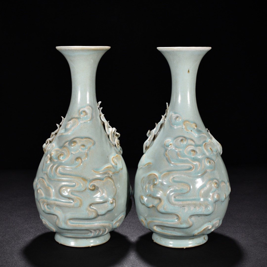 Song Dynasty Ru Kiln spring vase with azure glaze and unicorn pattern