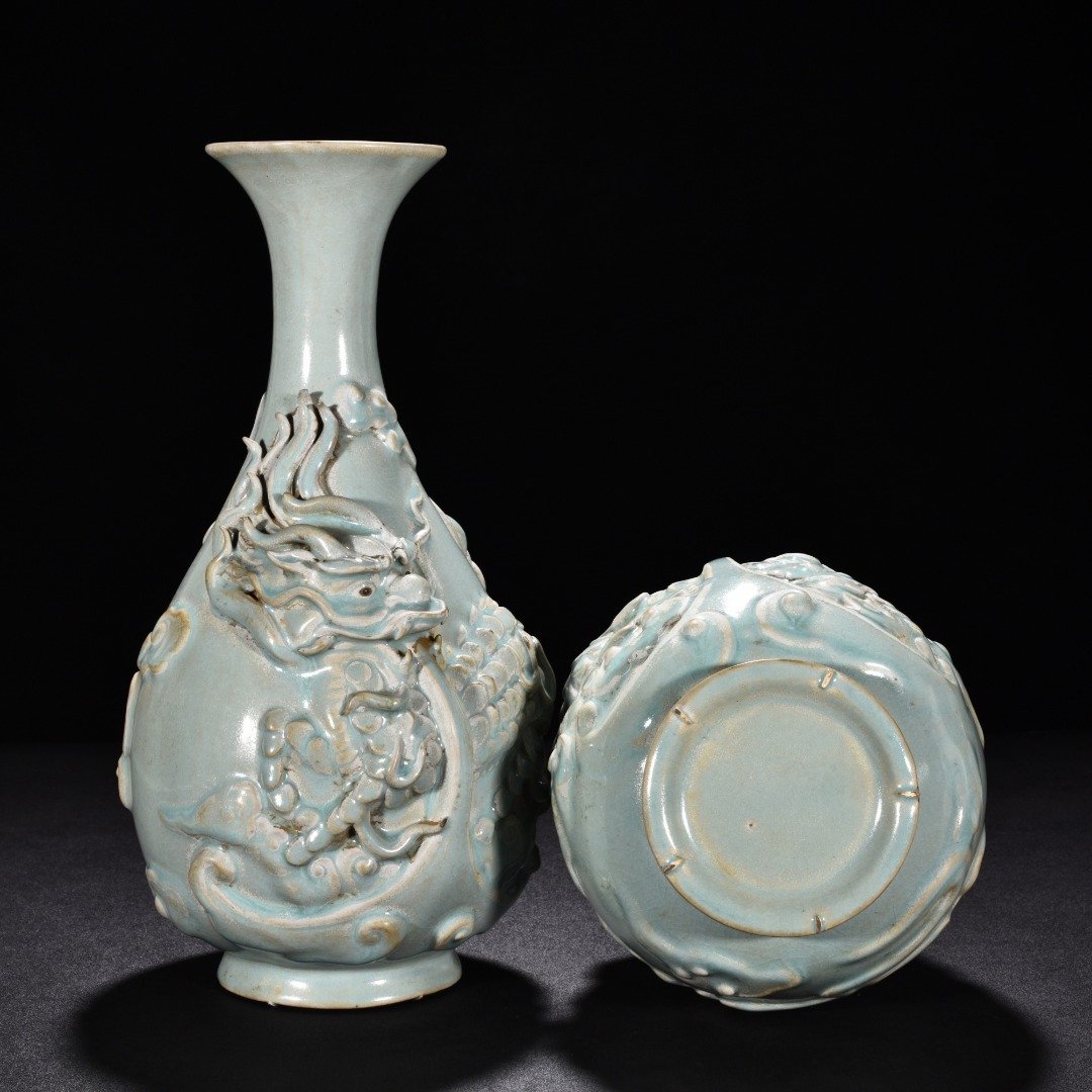 Song Dynasty Ru Kiln spring vase with azure glaze and unicorn pattern