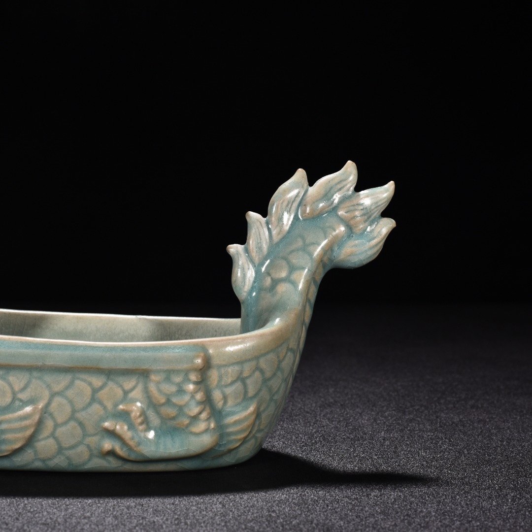 Song Dynasty Ru kiln azure glaze dragon boat washer
