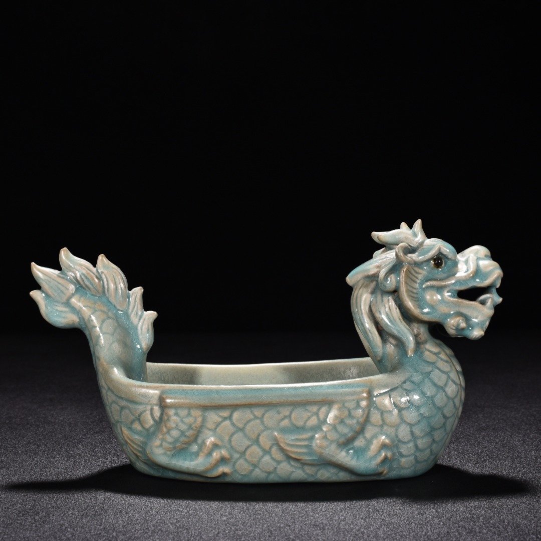 Song Dynasty Ru kiln azure glaze dragon boat washer