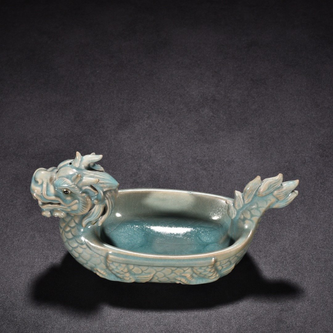 Song Dynasty Ru kiln azure glaze dragon boat washer