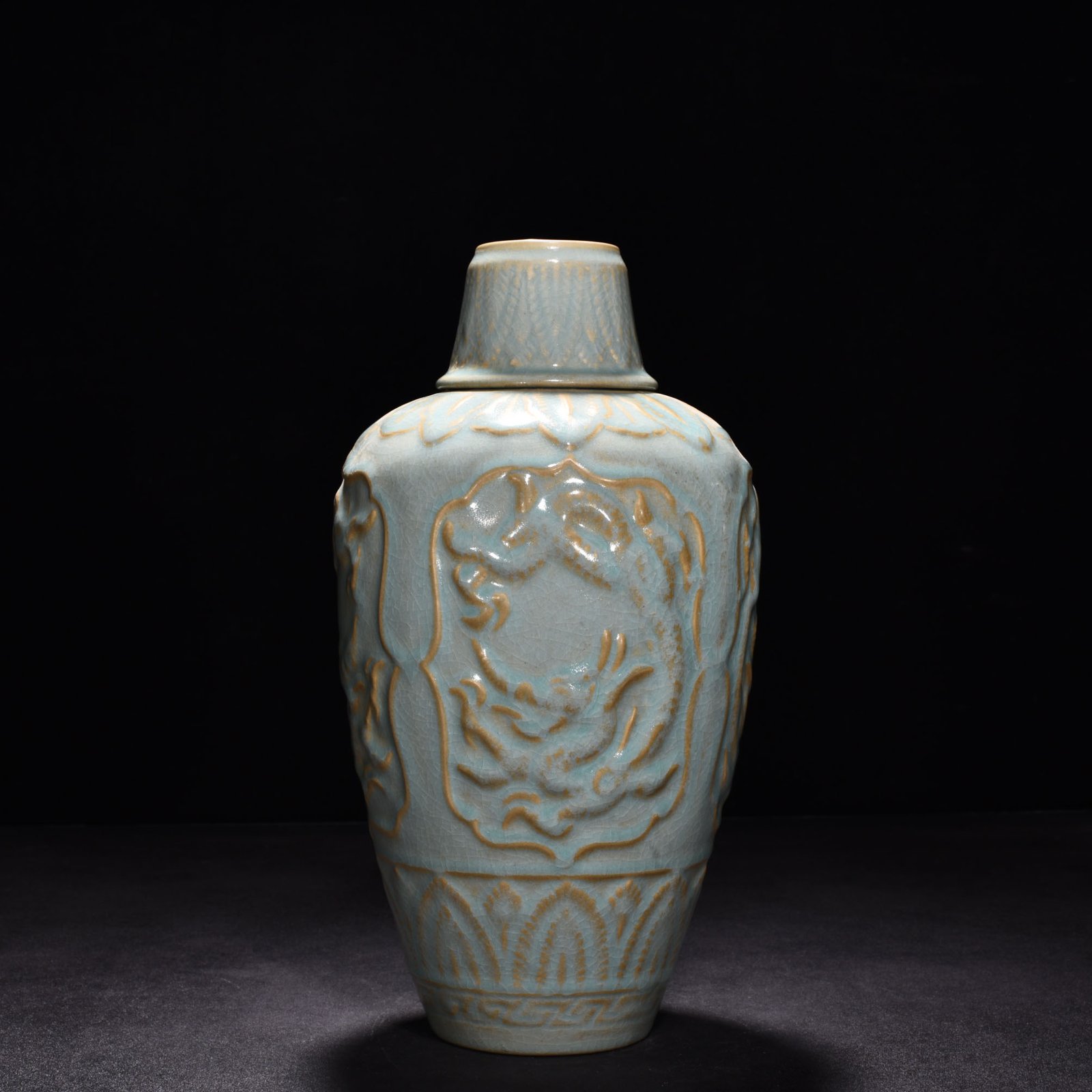 Song Dynasty Ru Kiln azure glaze dragon patterned plum vase