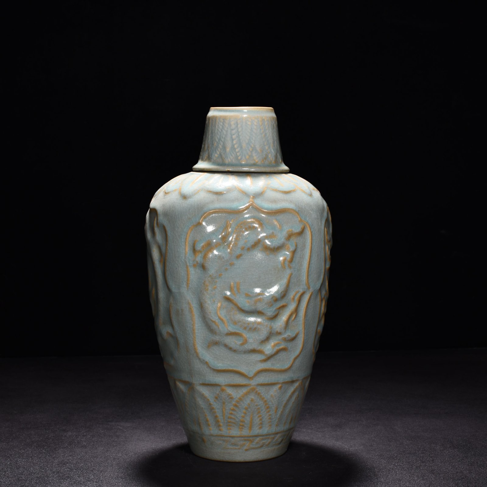 Song Dynasty Ru Kiln azure glaze dragon patterned plum vase