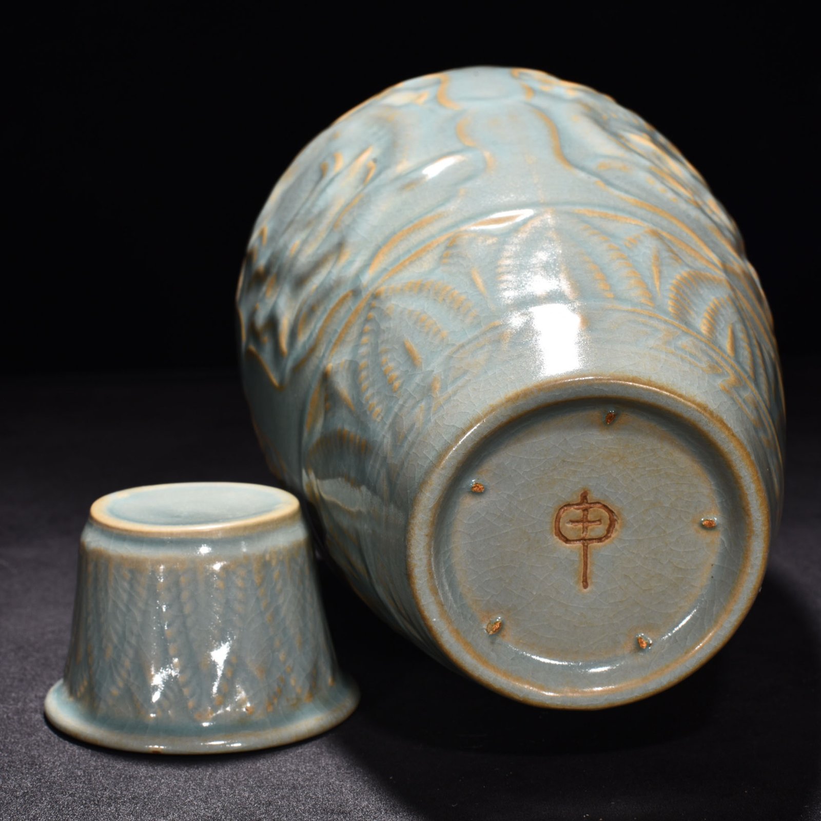Song Dynasty Ru Kiln azure glaze dragon patterned plum vase