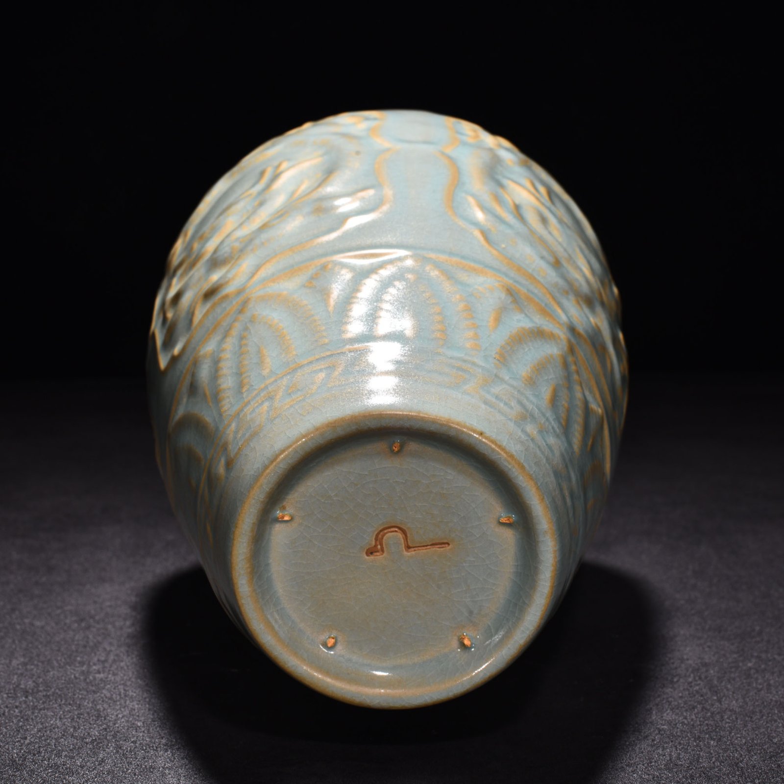 Song Dynasty Ru Kiln azure glazed plum vase with dragon pattern