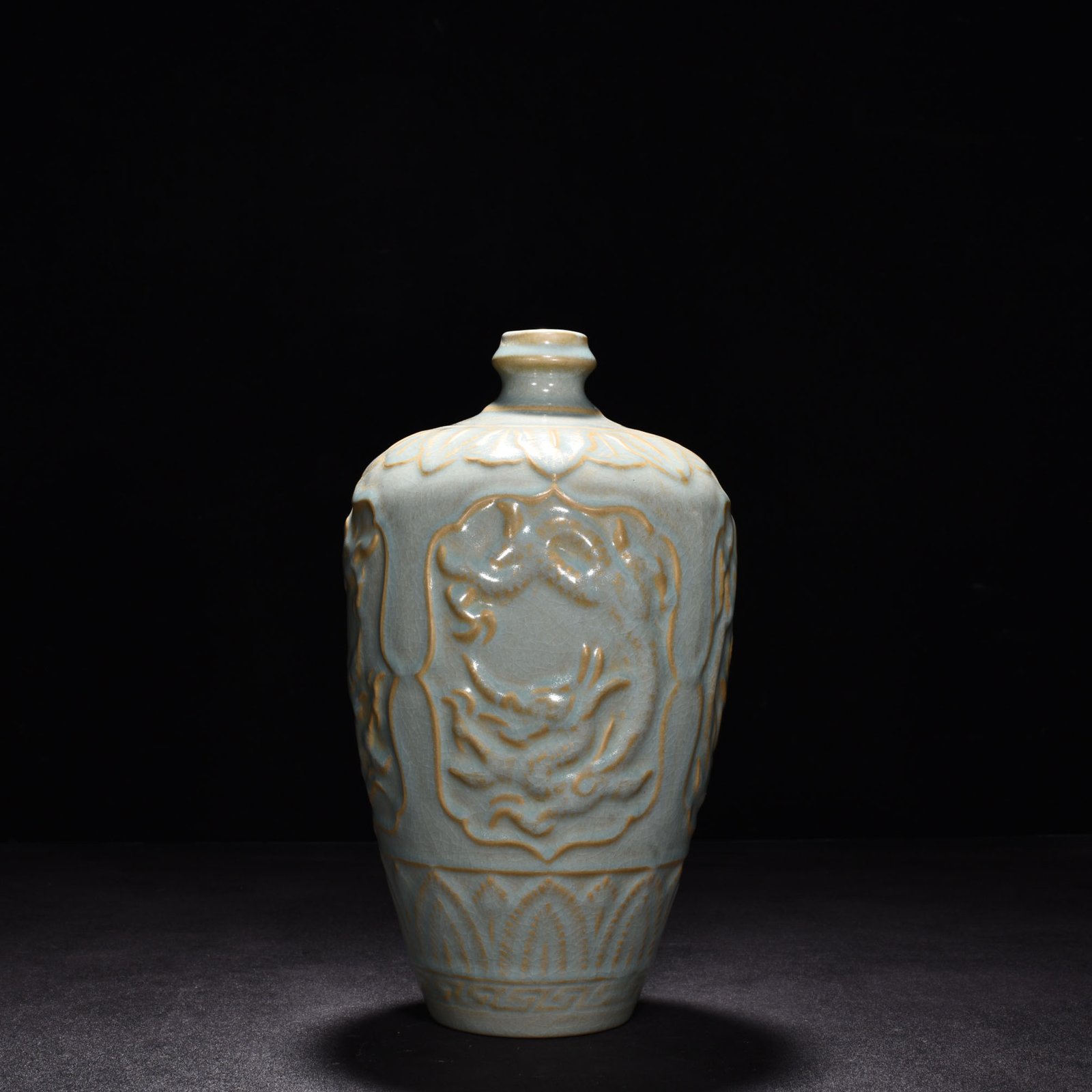 Song Dynasty Ru Kiln azure glazed plum vase with dragon pattern