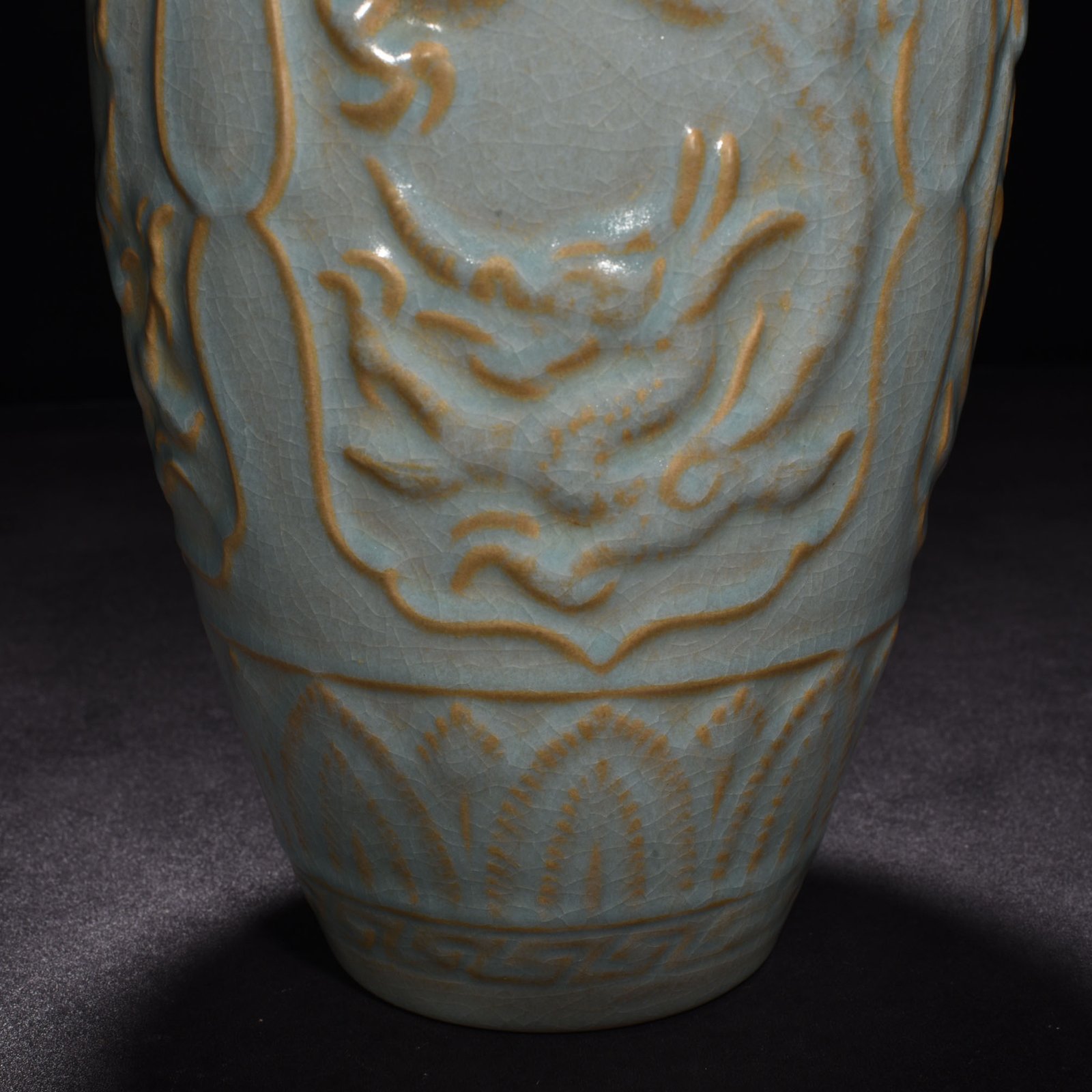 Song Dynasty Ru Kiln azure glazed plum vase with dragon pattern