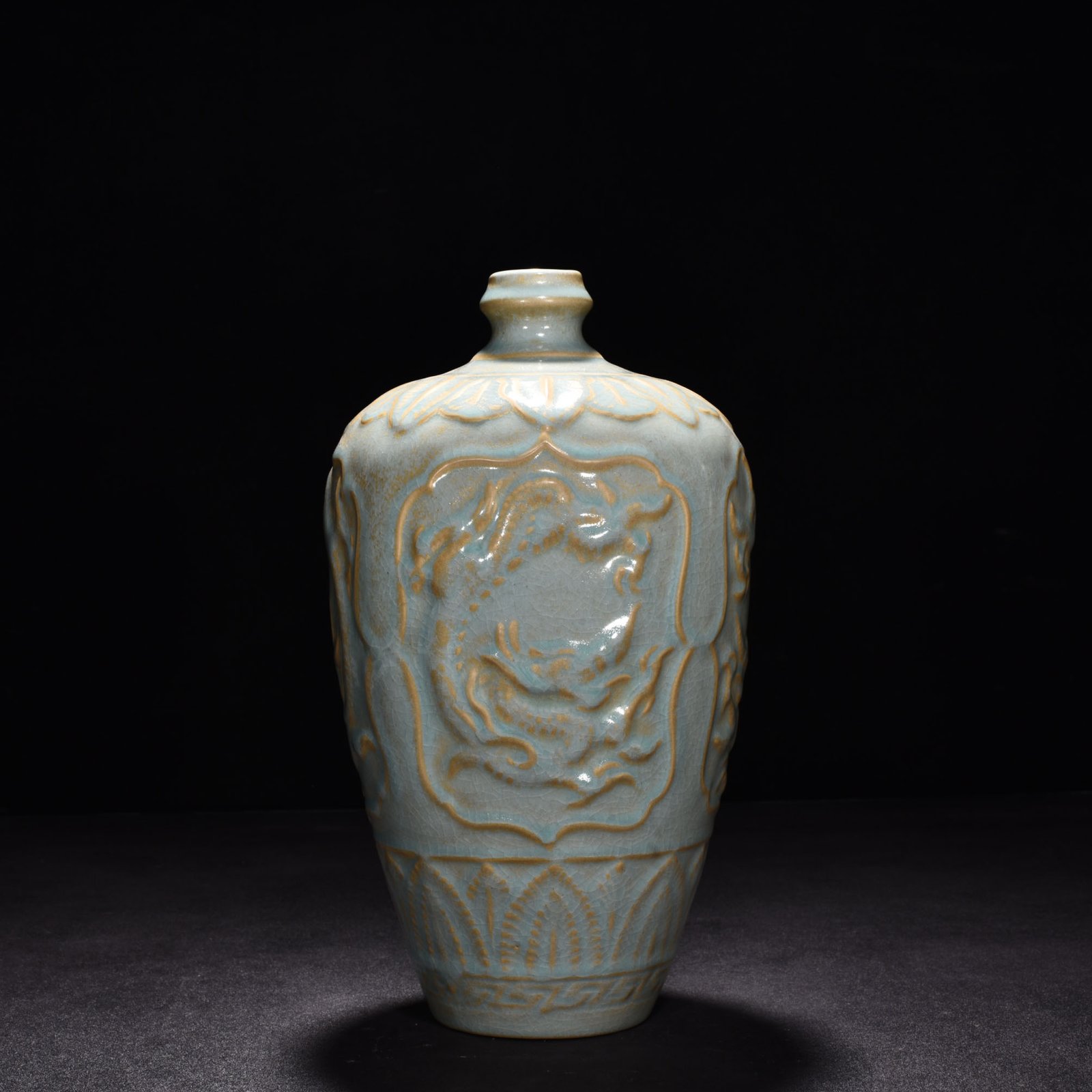 Song Dynasty Ru Kiln azure glazed plum vase with dragon pattern