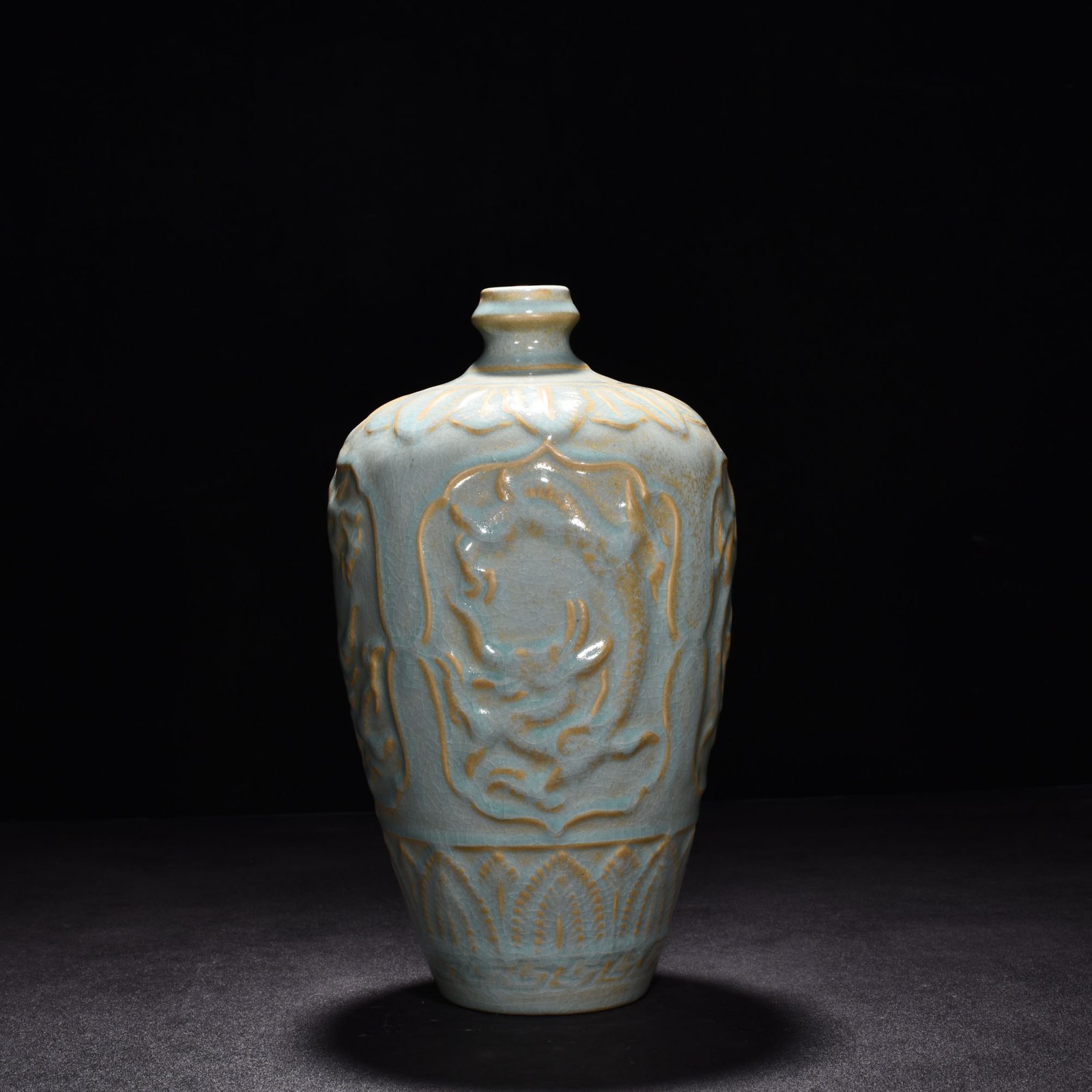 Song Dynasty Ru Kiln azure glazed plum vase with dragon pattern