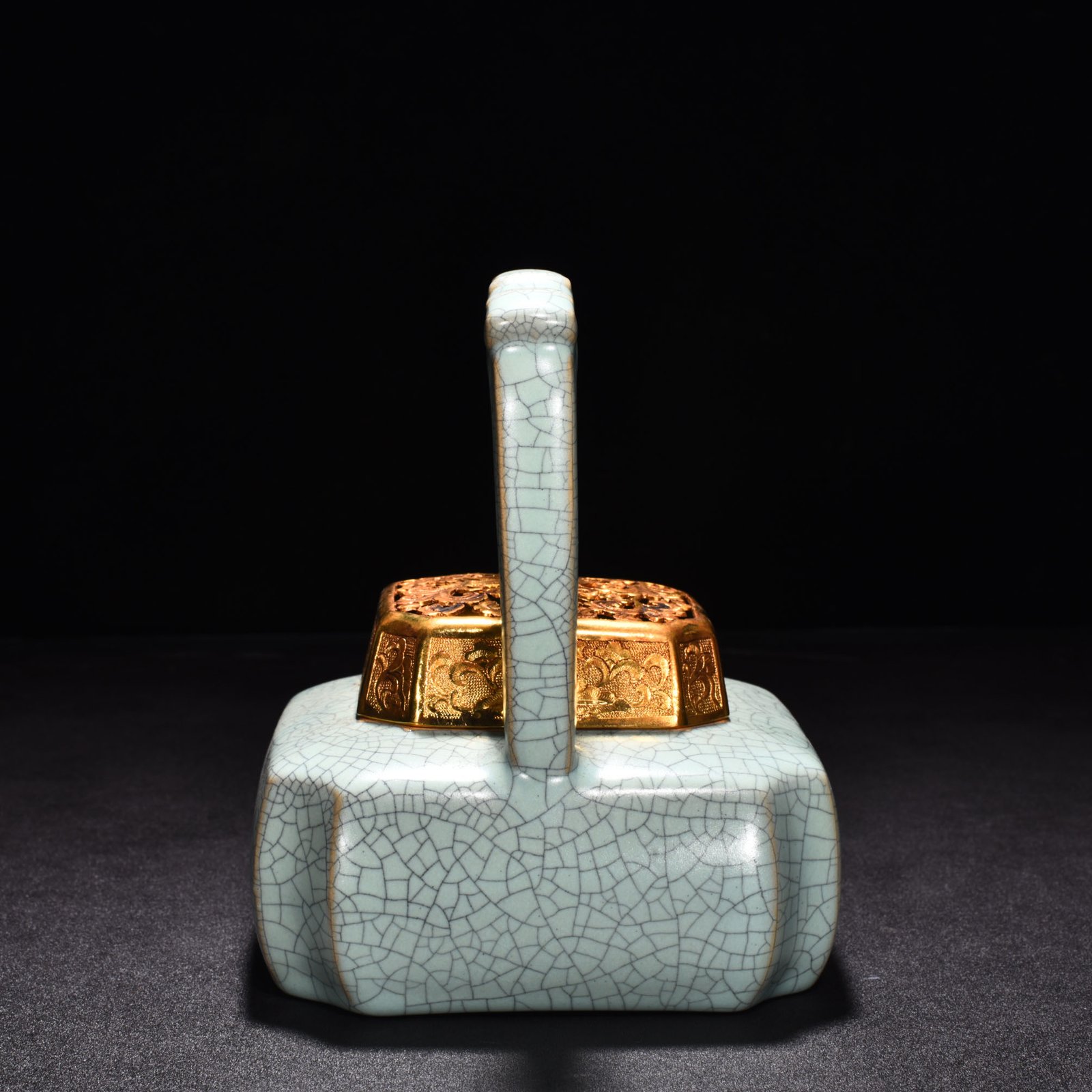 Song Dynasty Ru Kiln Gilt and chiseled raised beam heater