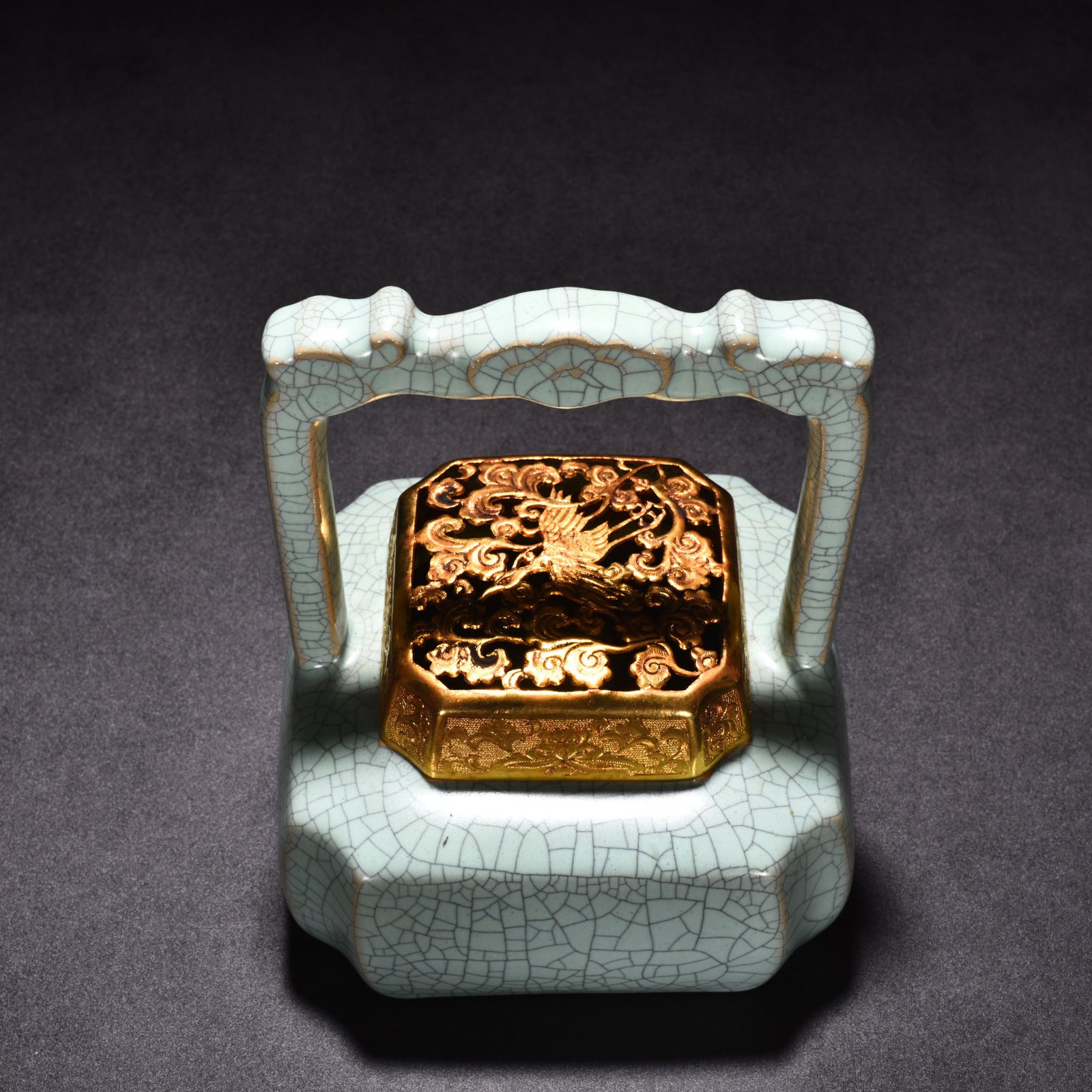 Song Dynasty Ru Kiln Gilt and chiseled raised beam heater