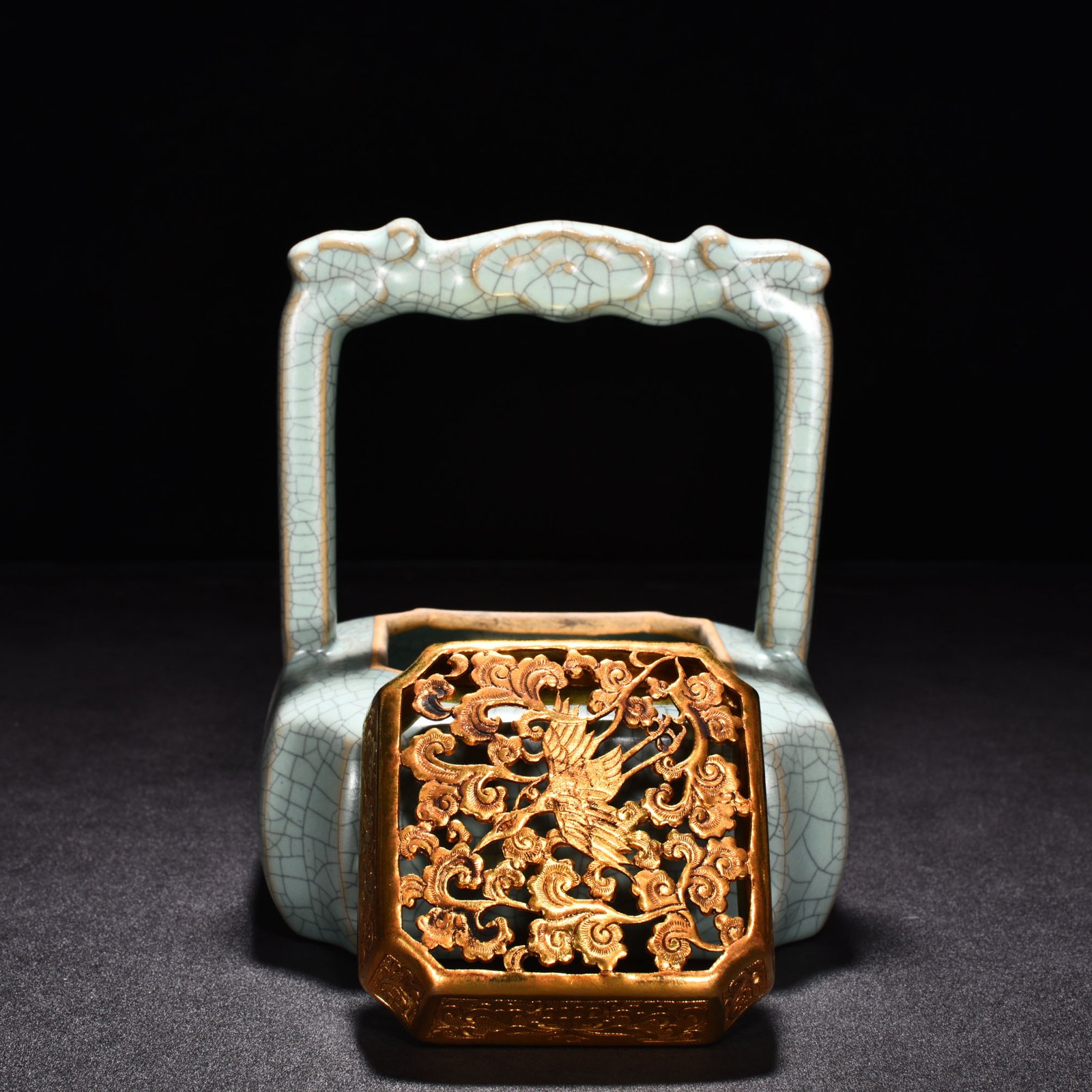 Song Dynasty Ru Kiln Gilt and chiseled raised beam heater