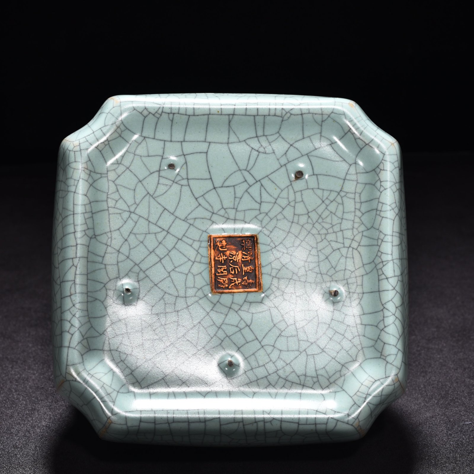 Song Dynasty Ru Kiln Gilt and chiseled raised beam heater