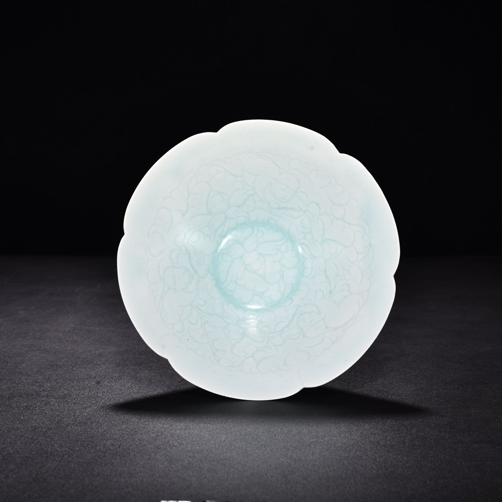 Song Dynasty Hutian kiln shadow green engraved bamboo hat bowl