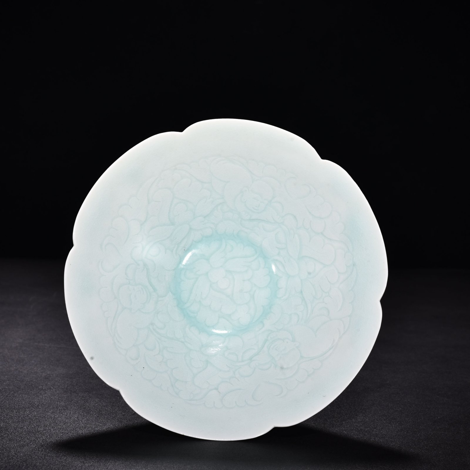 Song Dynasty Hutian kiln shadow green engraved bamboo hat bowl