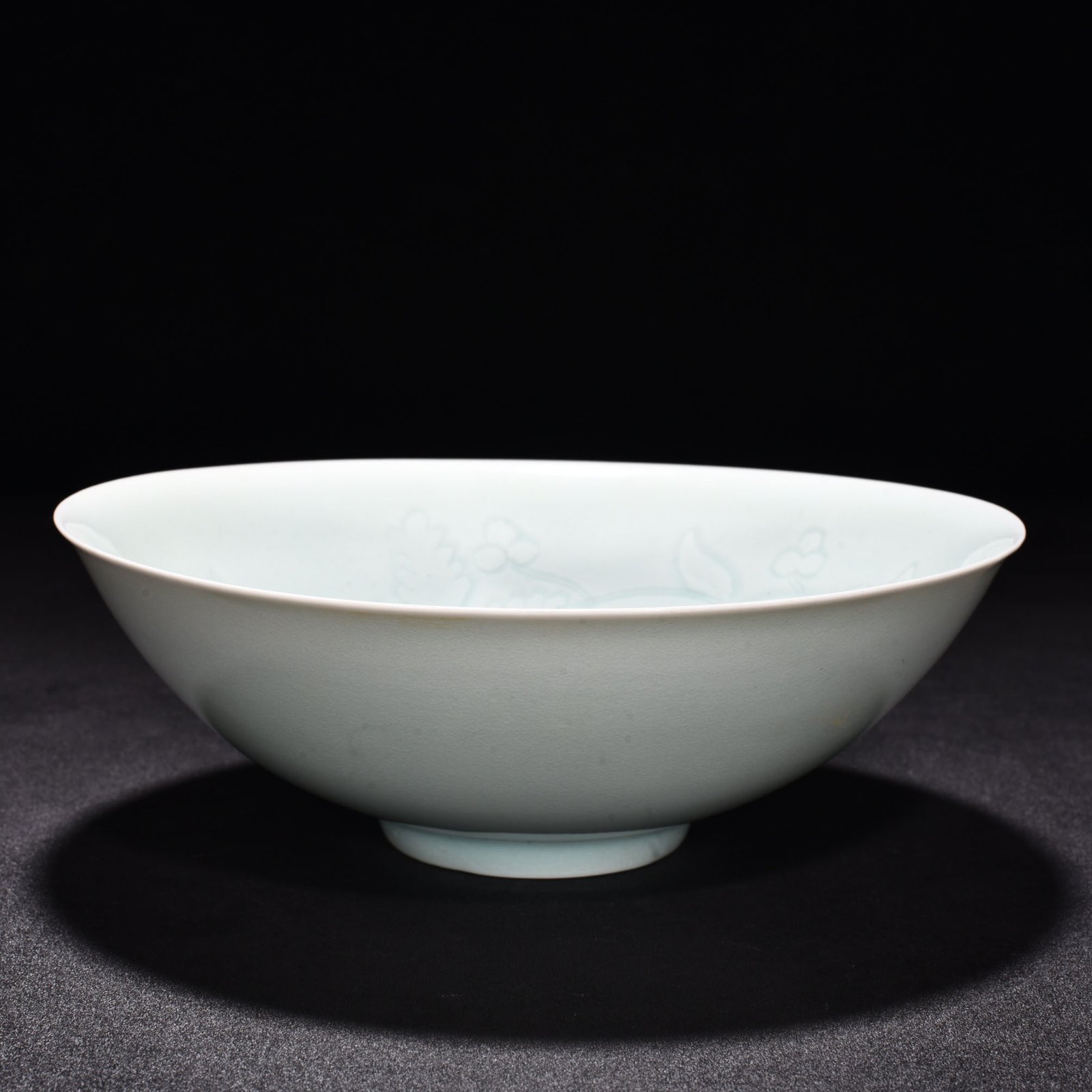 Song Dynasty Hutian kiln shadow blue and white porcelain bamboo hat bowl