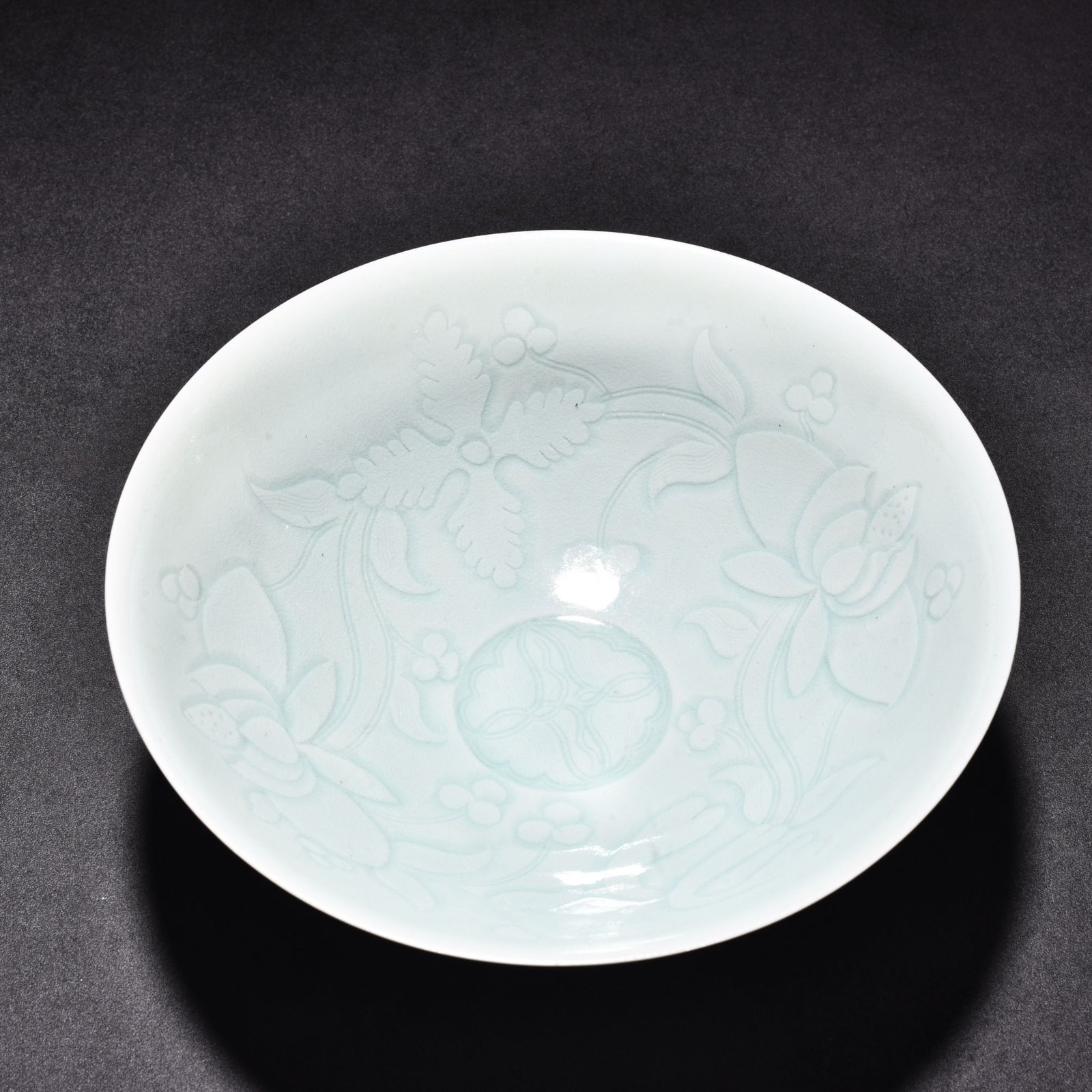 Song Dynasty Hutian kiln shadow blue and white porcelain bamboo hat bowl