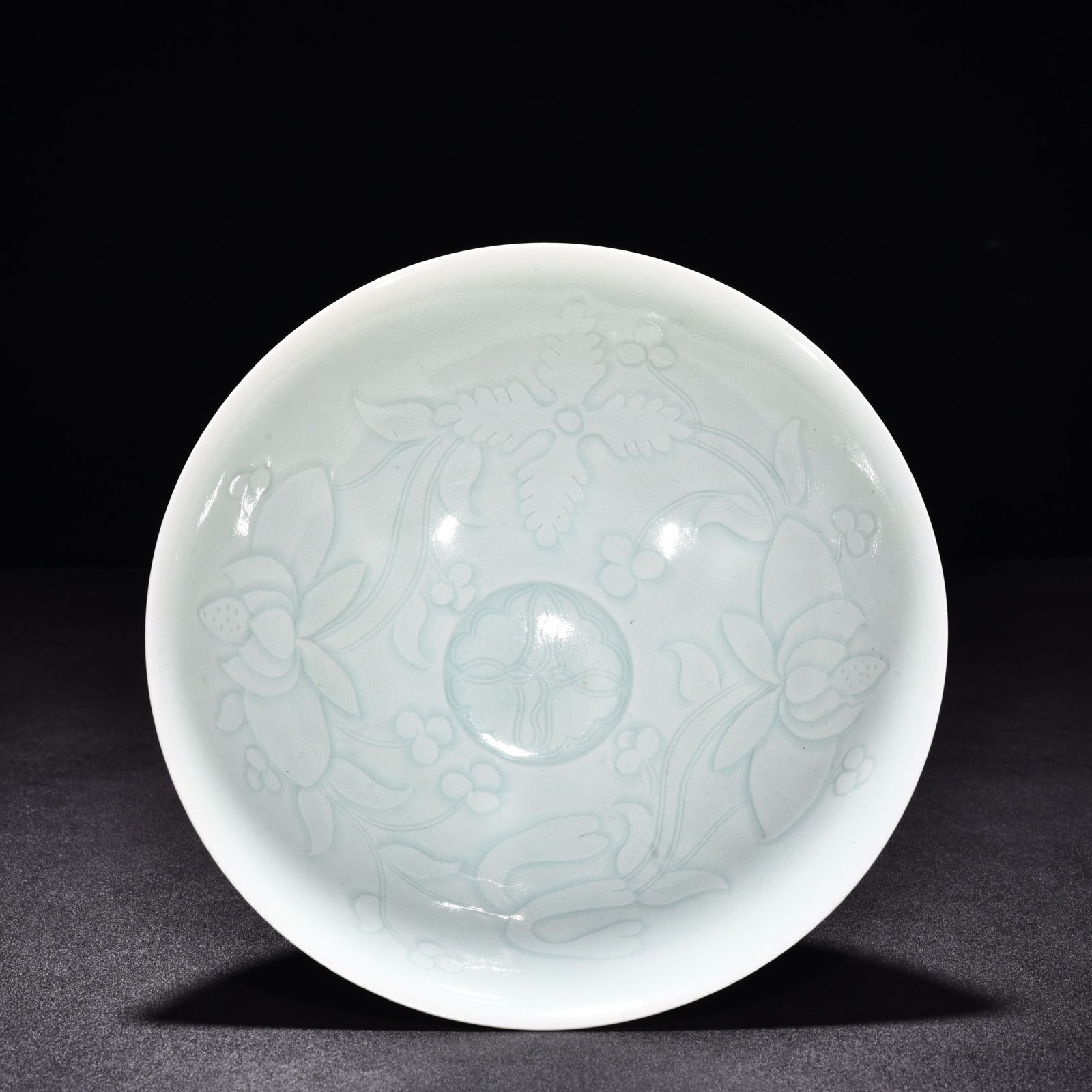 Song Dynasty Hutian kiln shadow blue and white porcelain bamboo hat bowl