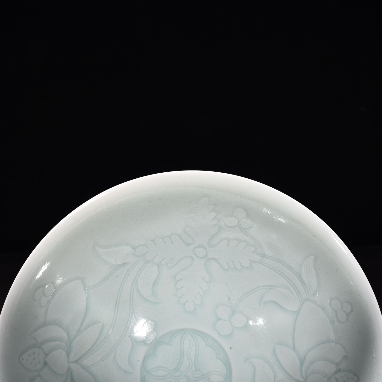 Song Dynasty Hutian kiln shadow blue and white porcelain bamboo hat bowl