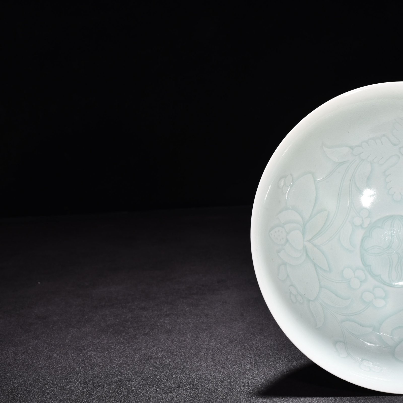 Song Dynasty Hutian kiln shadow blue and white porcelain bamboo hat bowl