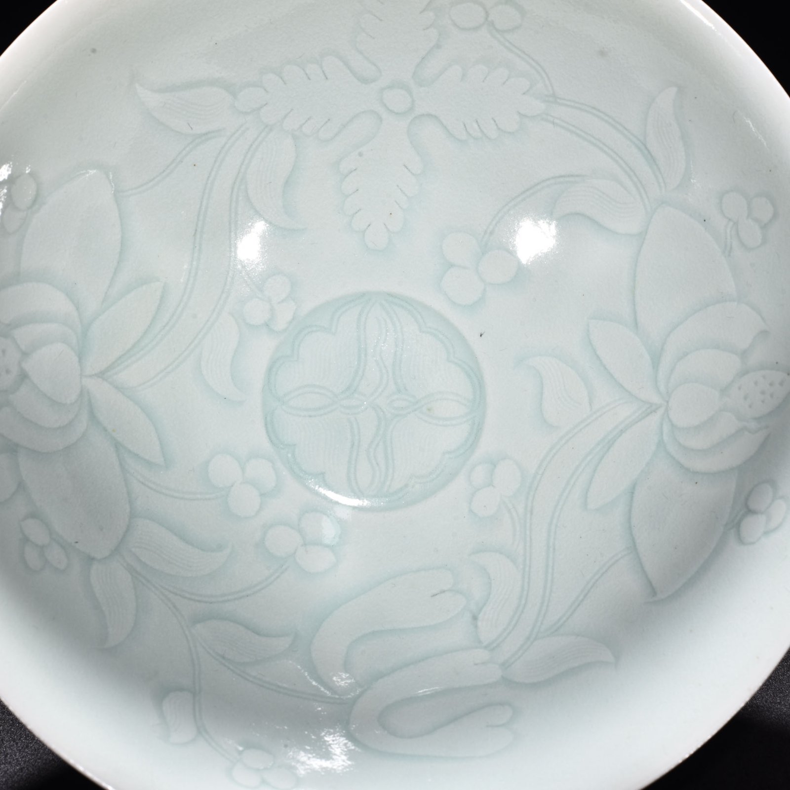 Song Dynasty Hutian kiln shadow blue and white porcelain bamboo hat bowl