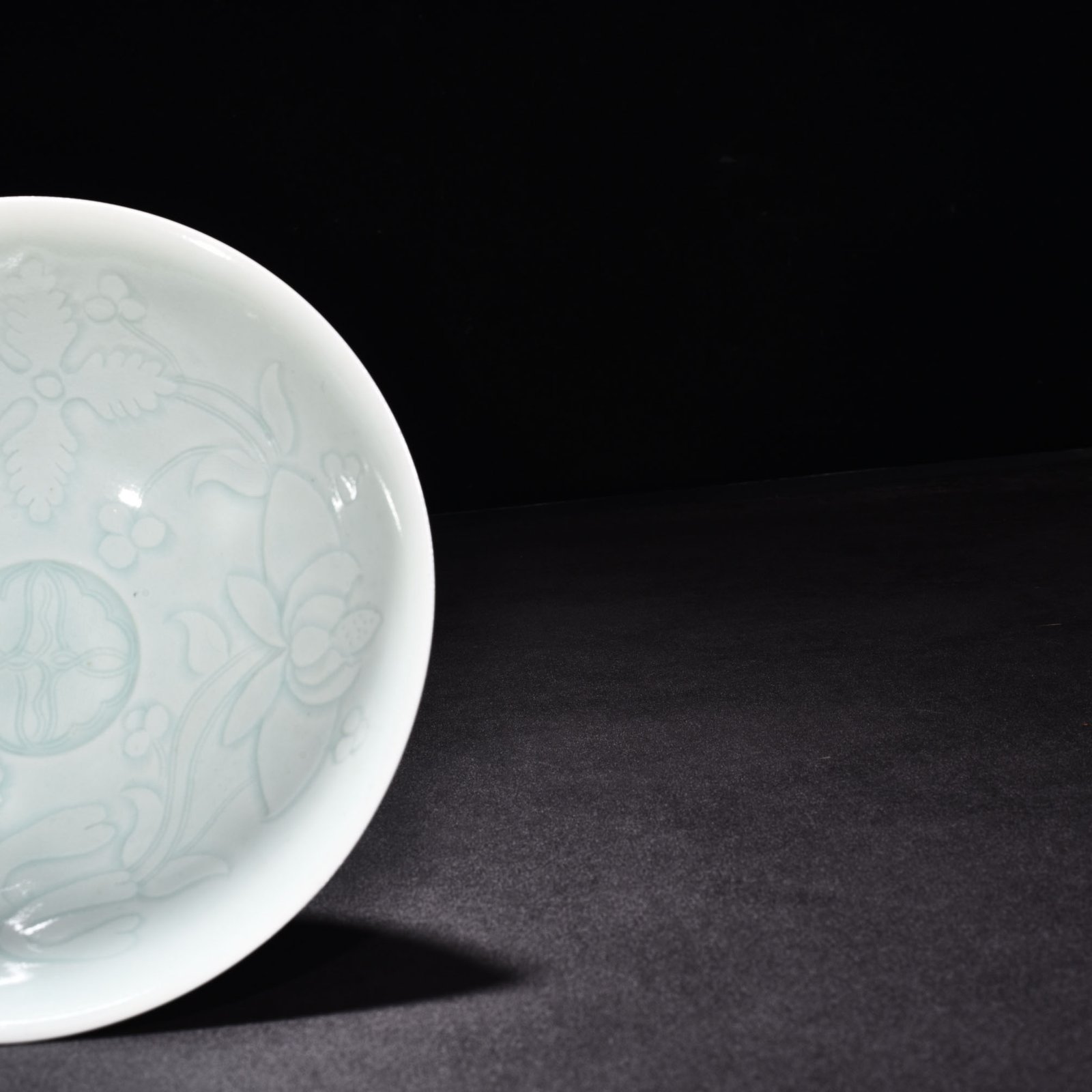 Song Dynasty Hutian kiln shadow blue and white porcelain bamboo hat bowl