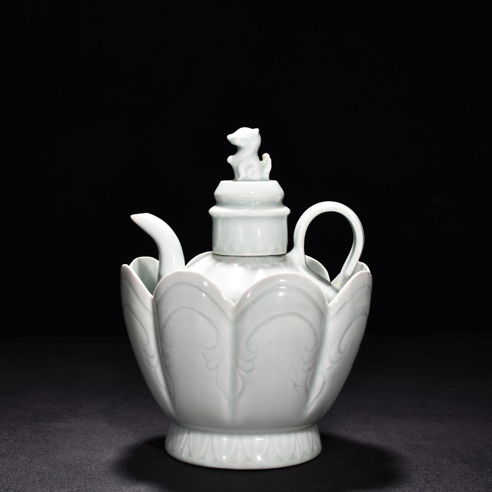 Song Dynasty Hutian Kiln Shadow Blue and White Lotus Pot