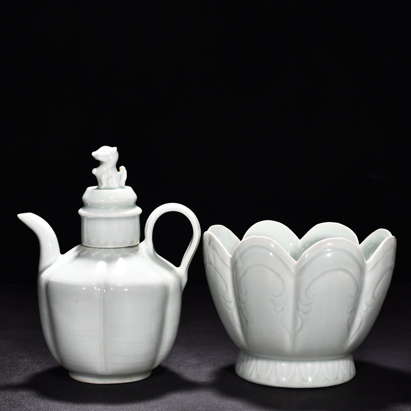 Song Dynasty Hutian Kiln Shadow Blue and White Lotus Pot