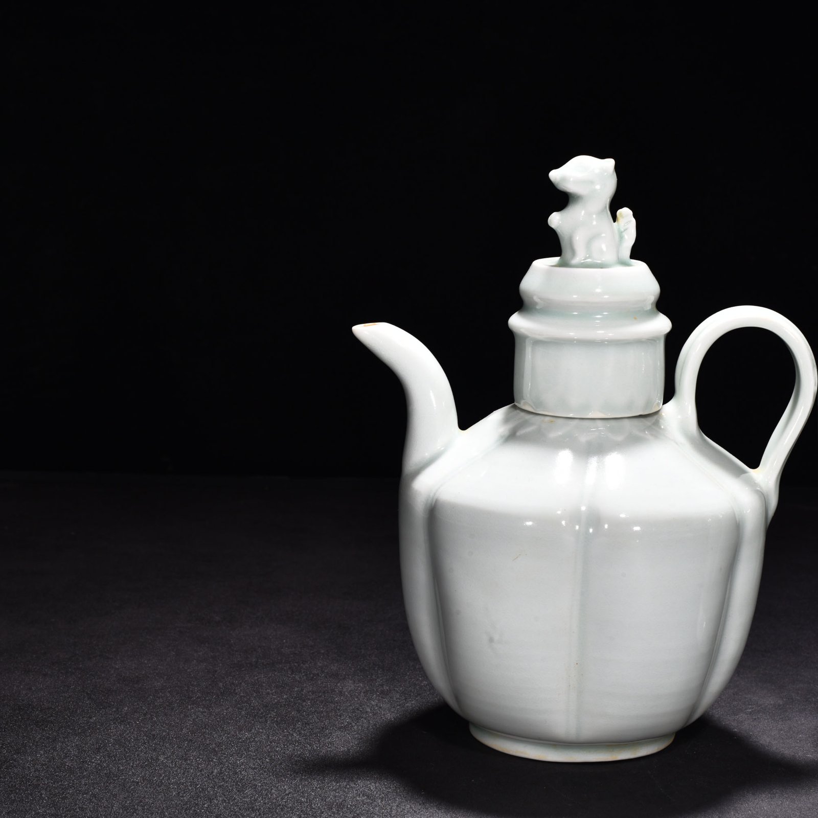 Song Dynasty Hutian Kiln Shadow Blue and White Lotus Pot