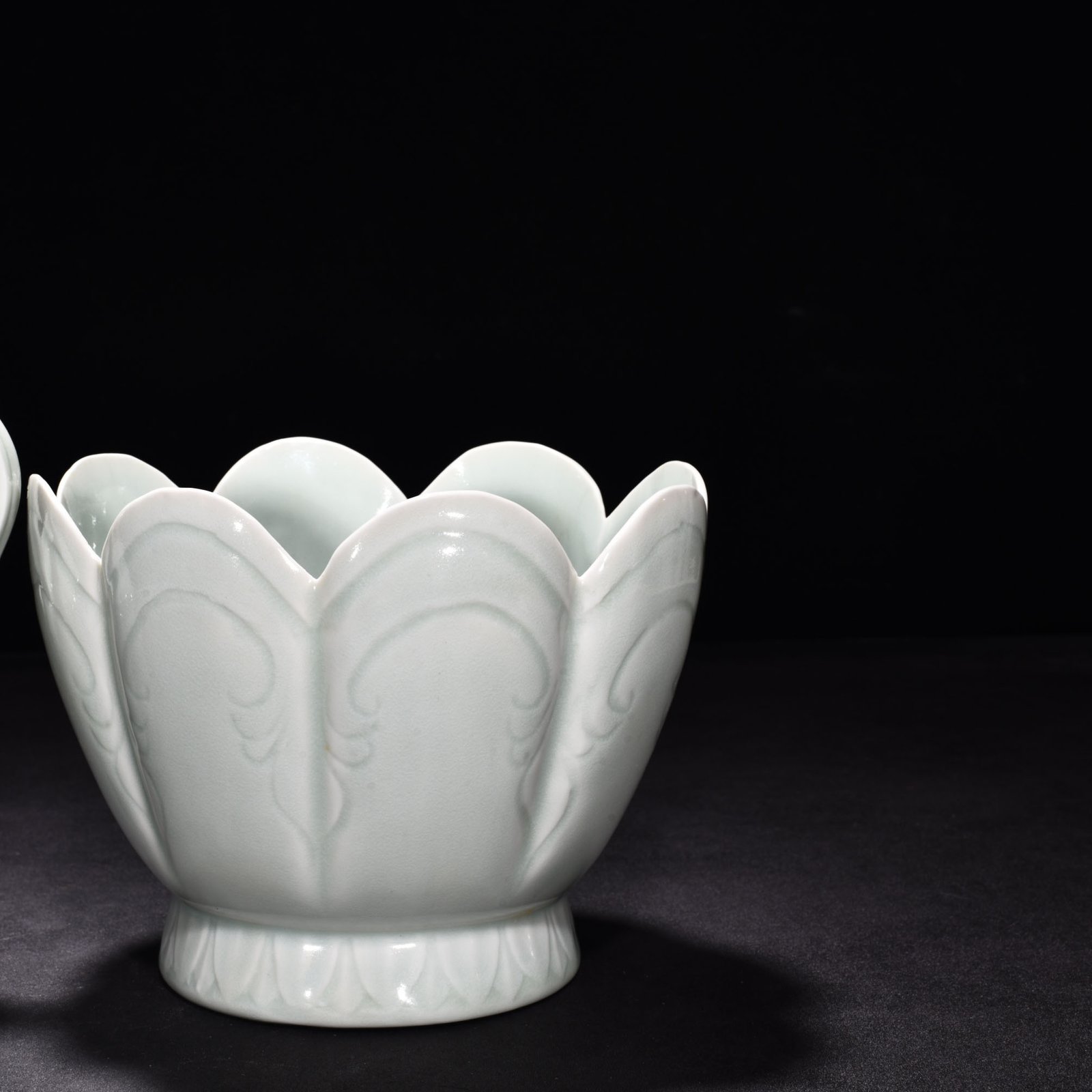 Song Dynasty Hutian Kiln Shadow Blue and White Lotus Pot