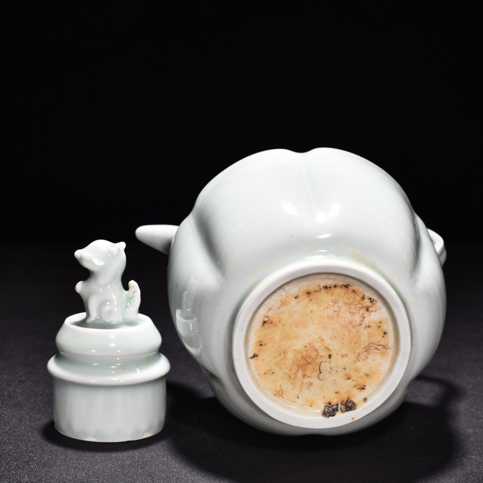 Song Dynasty Hutian Kiln Shadow Blue and White Lotus Pot