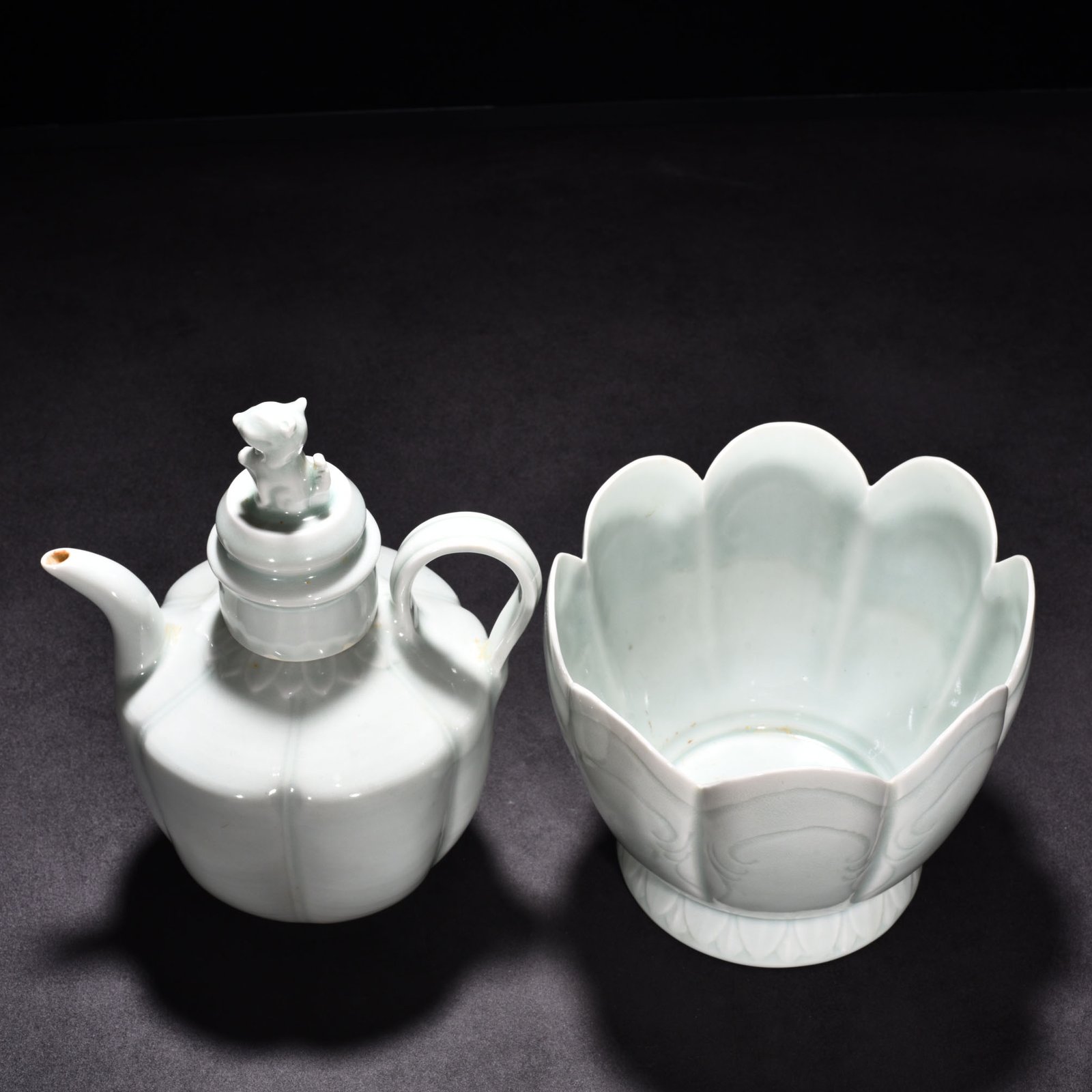Song Dynasty Hutian Kiln Shadow Blue and White Lotus Pot