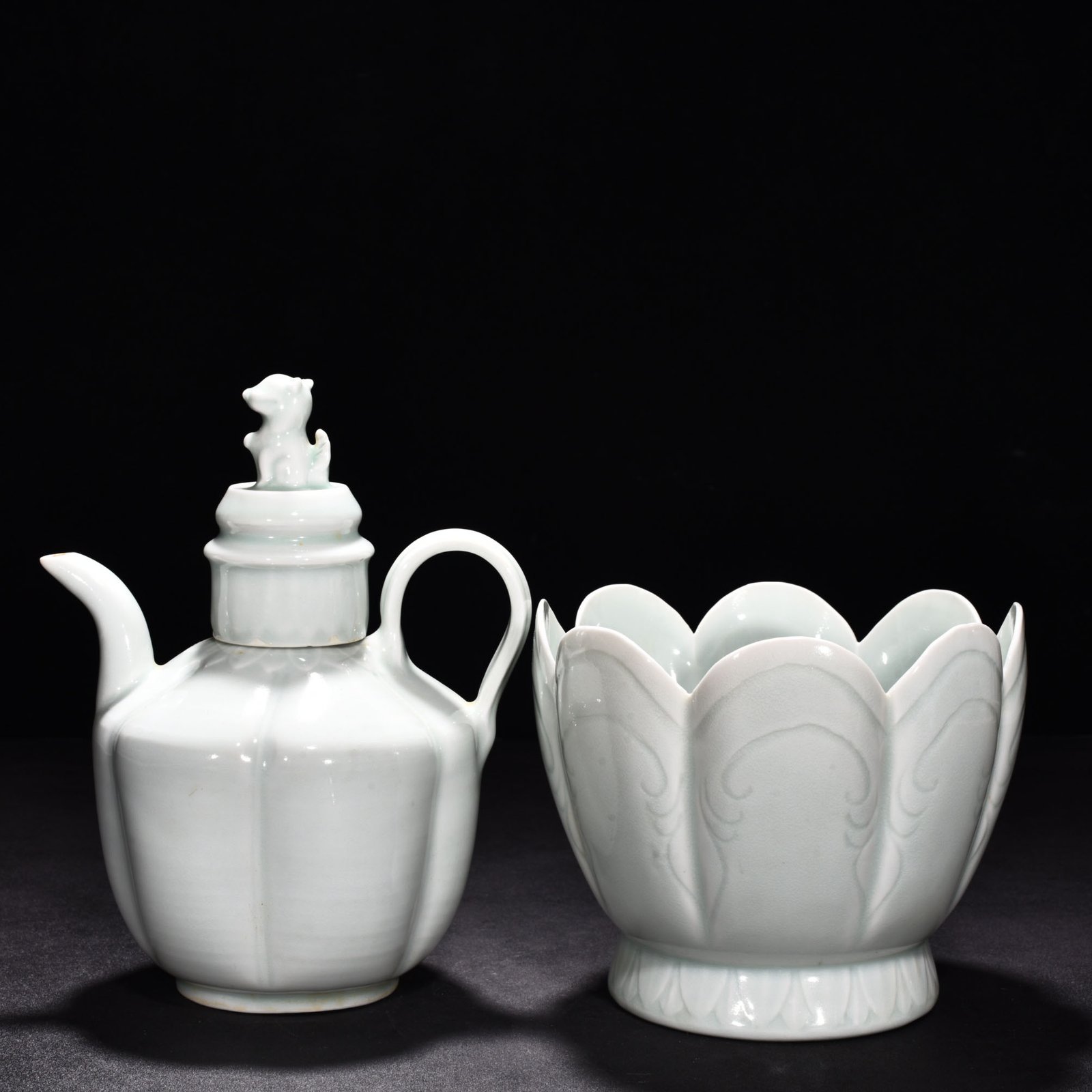 Song Dynasty Hutian Kiln Shadow Blue and White Lotus Pot