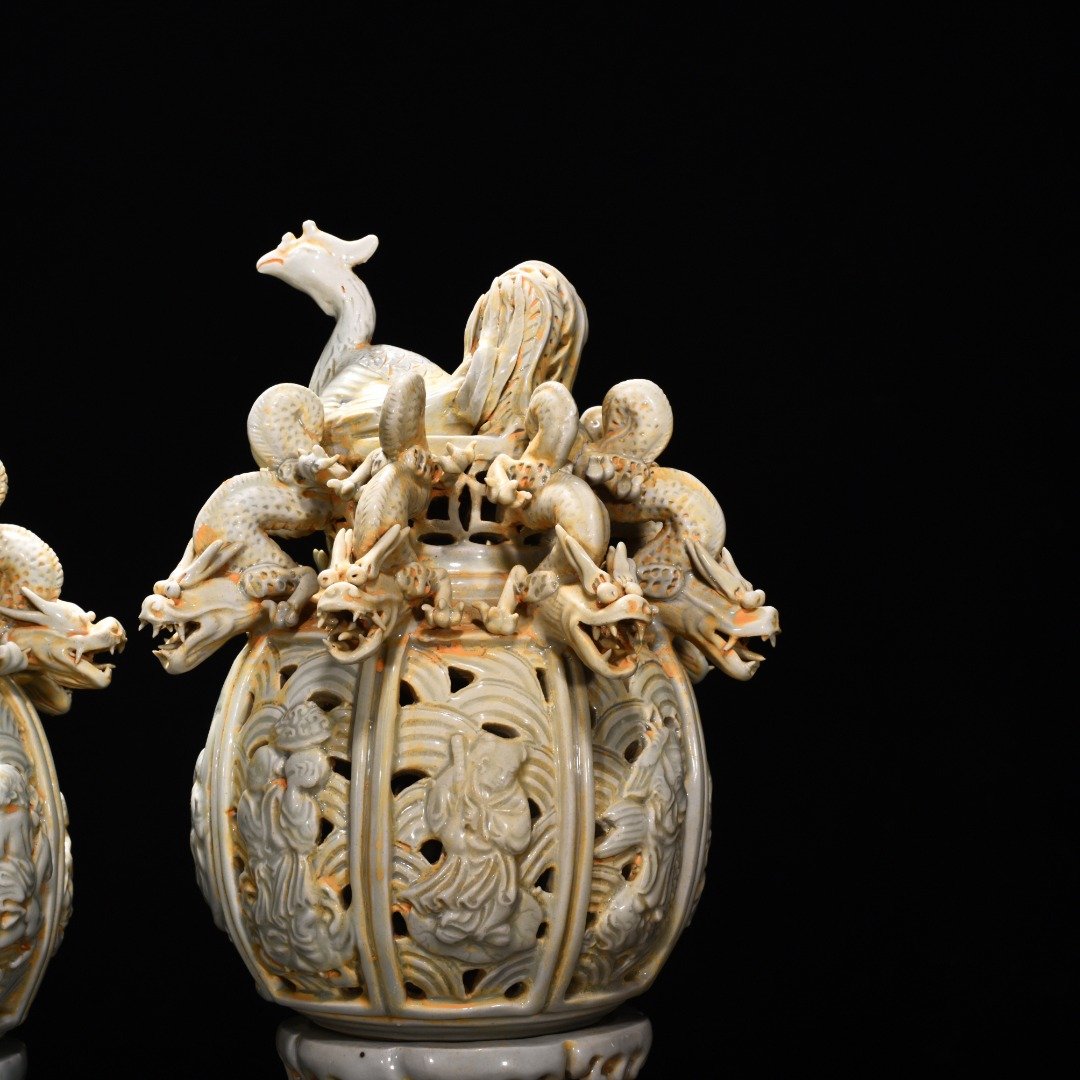 Song Dynasty Hutian Kiln Blue and White Dragon Palace Lantern