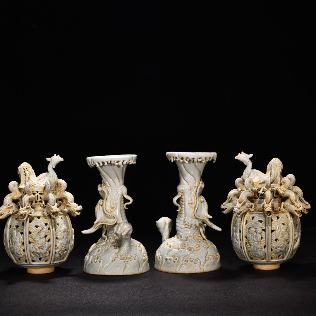 Song Dynasty Hutian Kiln Blue and White Dragon Palace Lantern