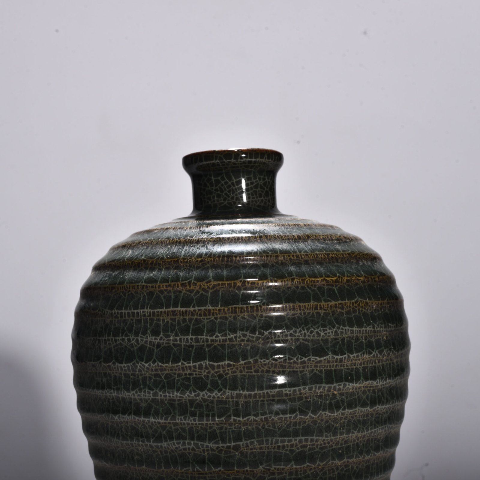 Song Dynasty Xikou kiln dazzling pattern plum vase