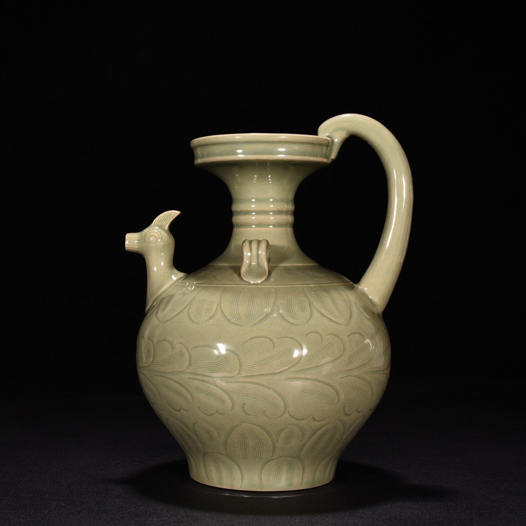 Song Dynasty Yue Kiln Carved Flower Pattern Chicken Head Pot