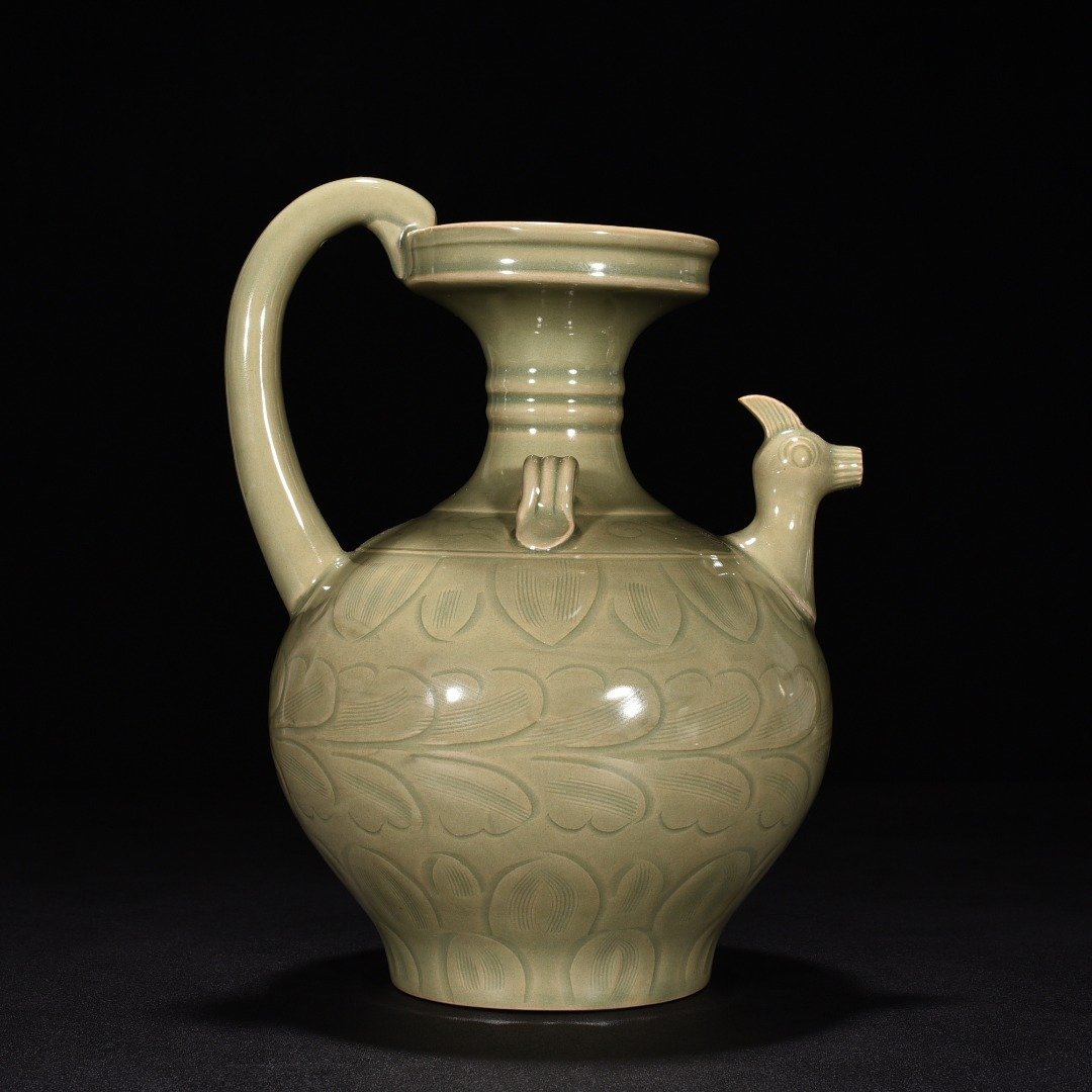 Song Dynasty Yue Kiln Carved Flower Pattern Chicken Head Pot