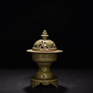 Song Dynasty Yue Kiln Celadon Hollow Smoker