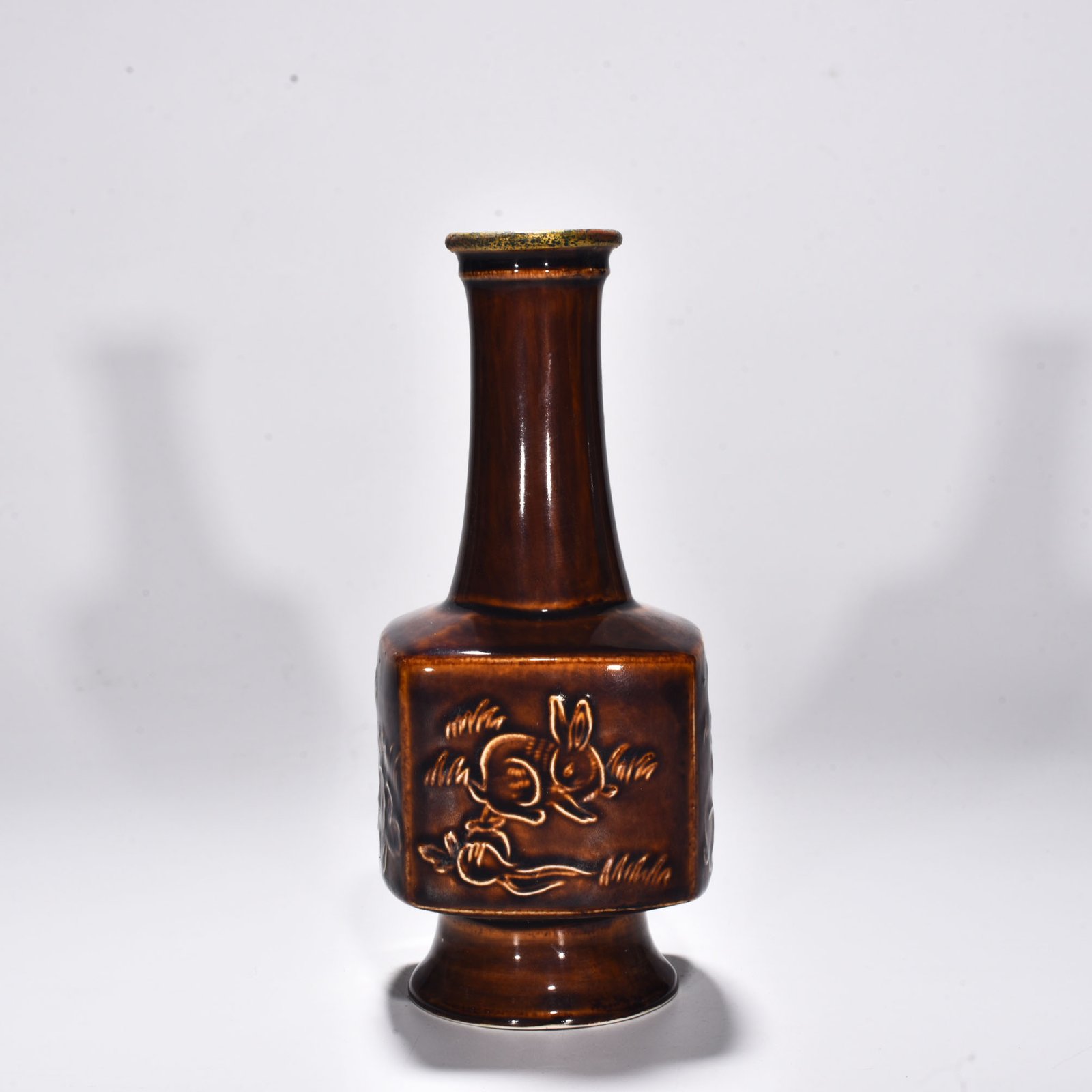 Song Dynasty official rabbit pattern square vase