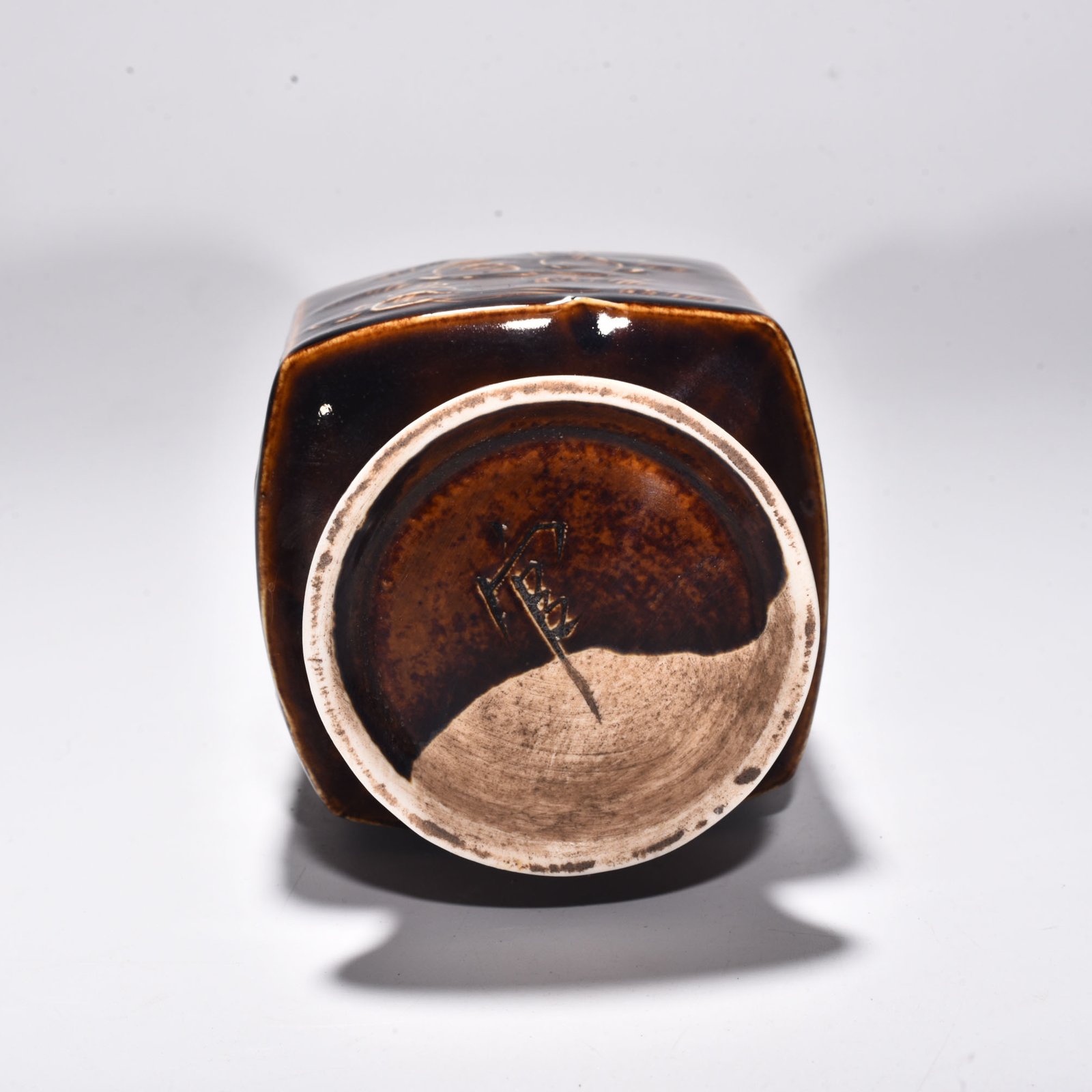 Song Dynasty official rabbit pattern square vase