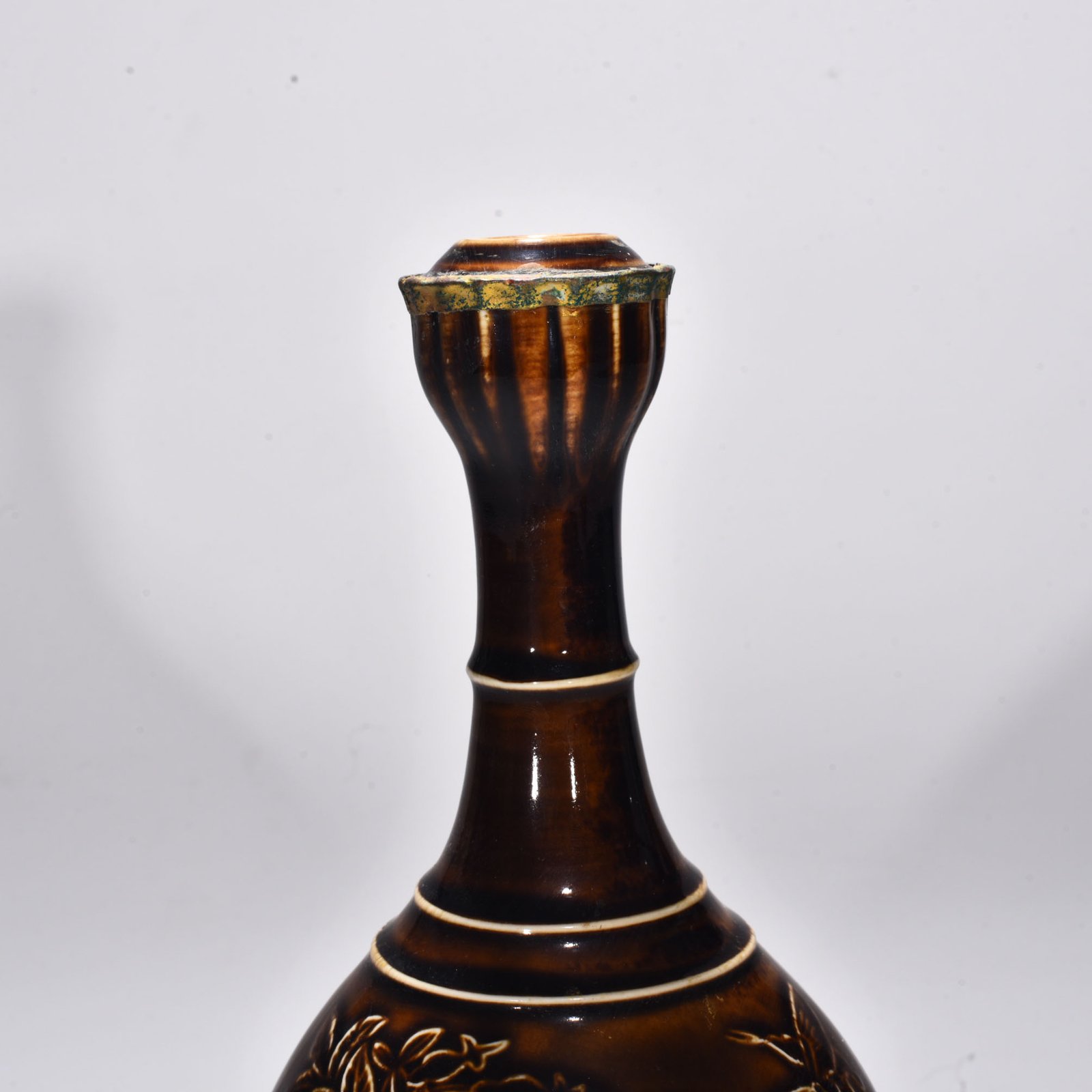 Song Dynasty official Dingying Garlic vase with pattern