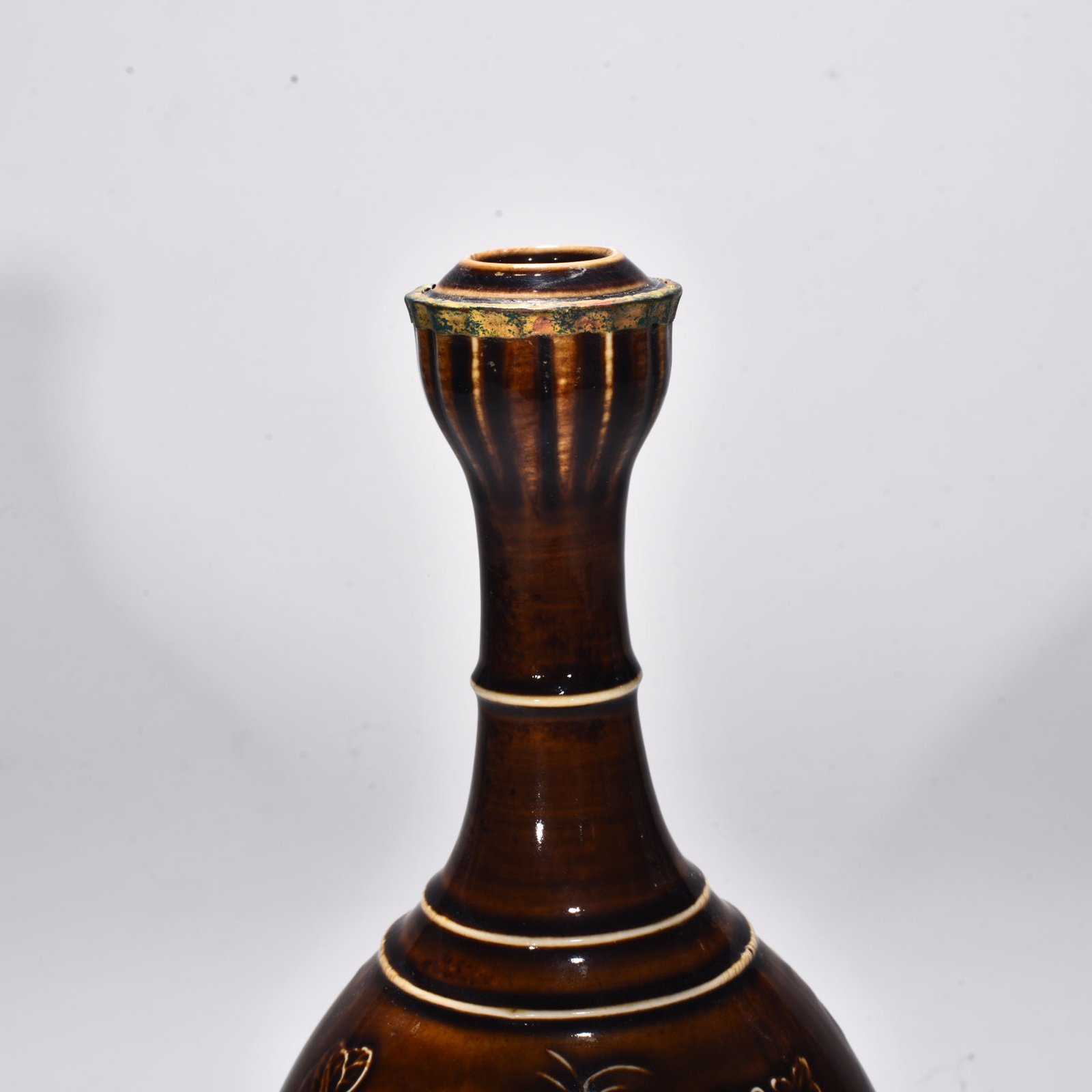 Song Dynasty official Dingying Garlic vase with pattern