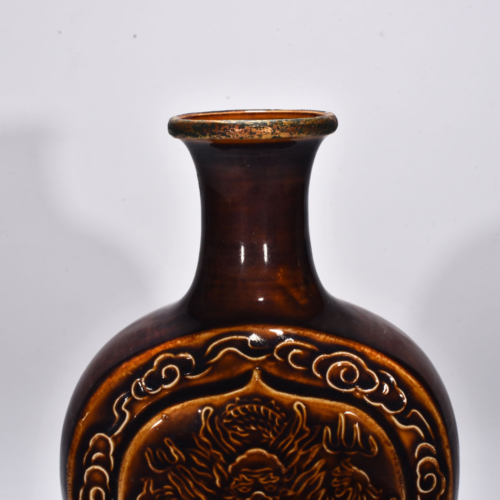 Song Dynasty official Ziding round dragon pattern moon vase